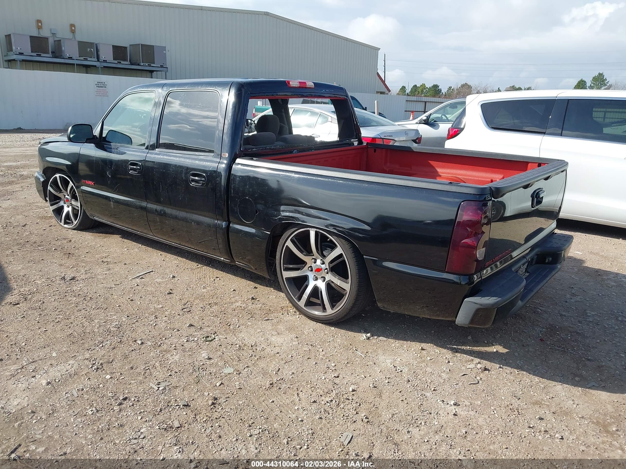 CHEVROLET SILVERADO image 3