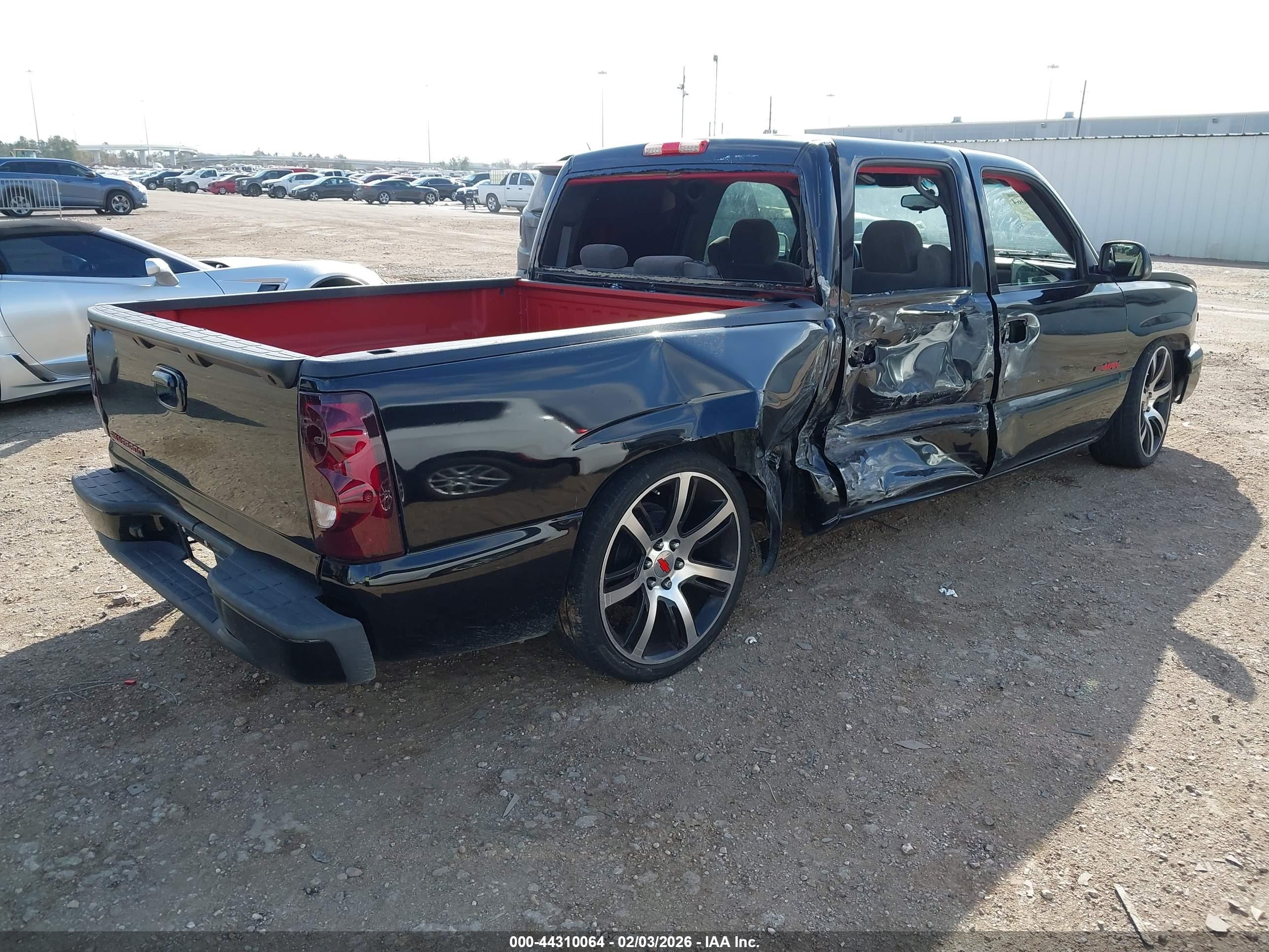 CHEVROLET SILVERADO image 4