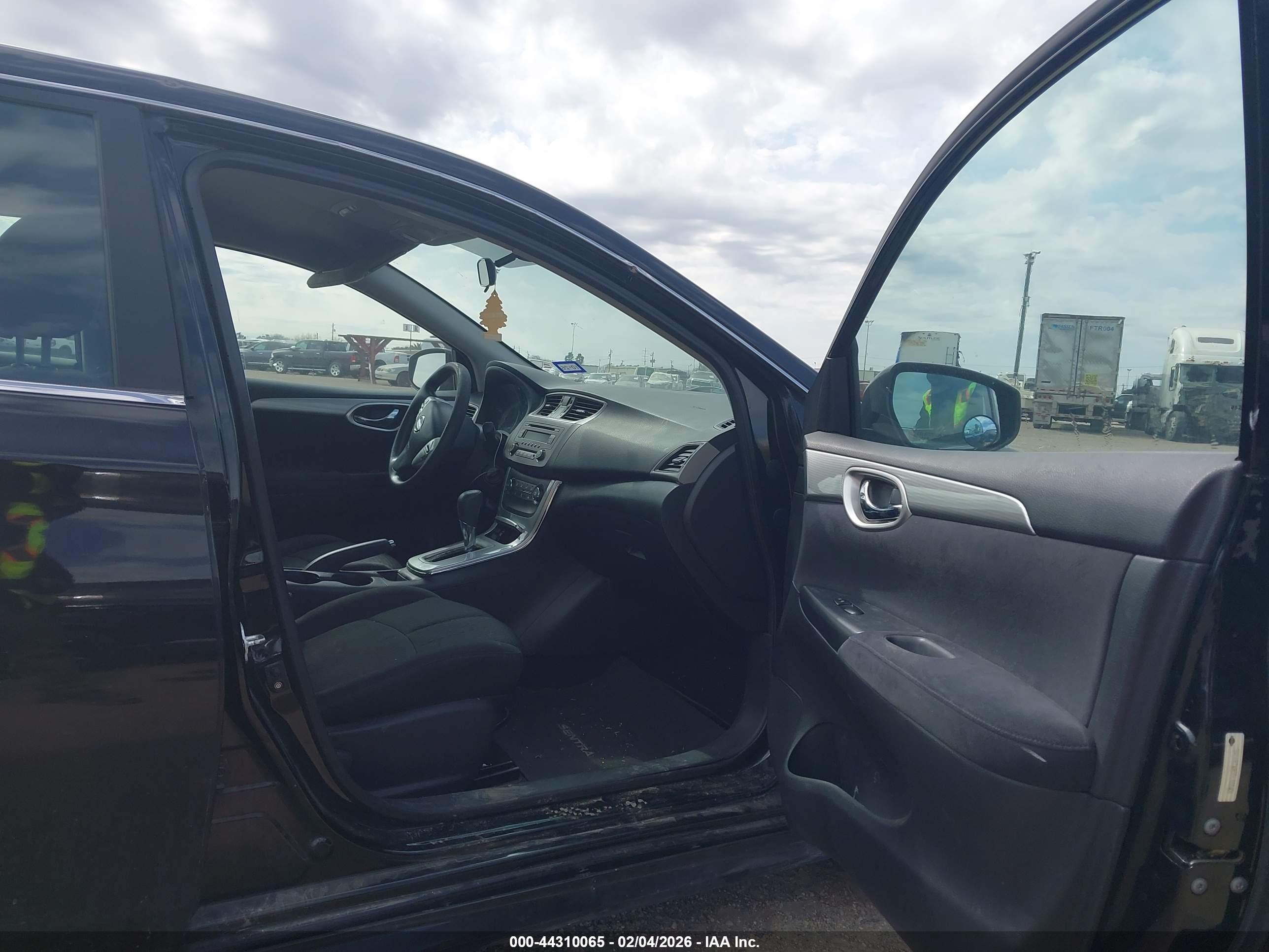NISSAN SENTRA image 5