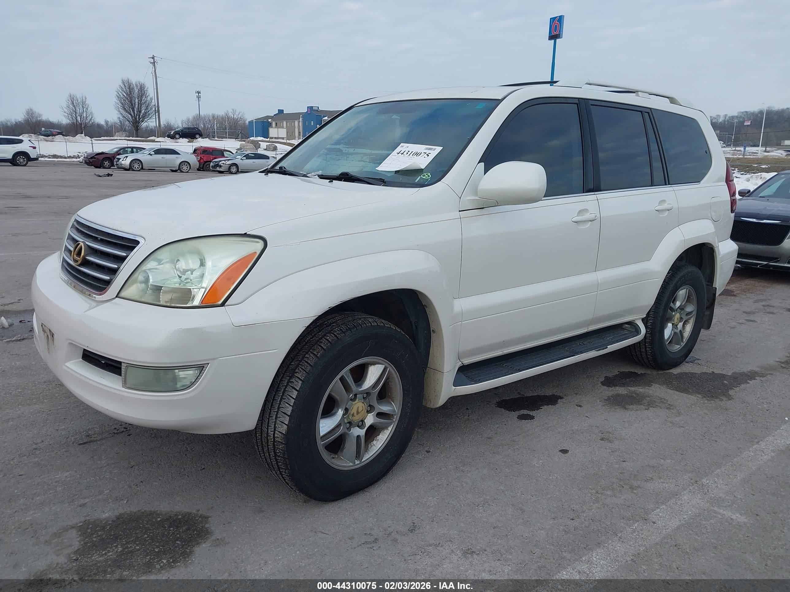 LEXUS GX image 2