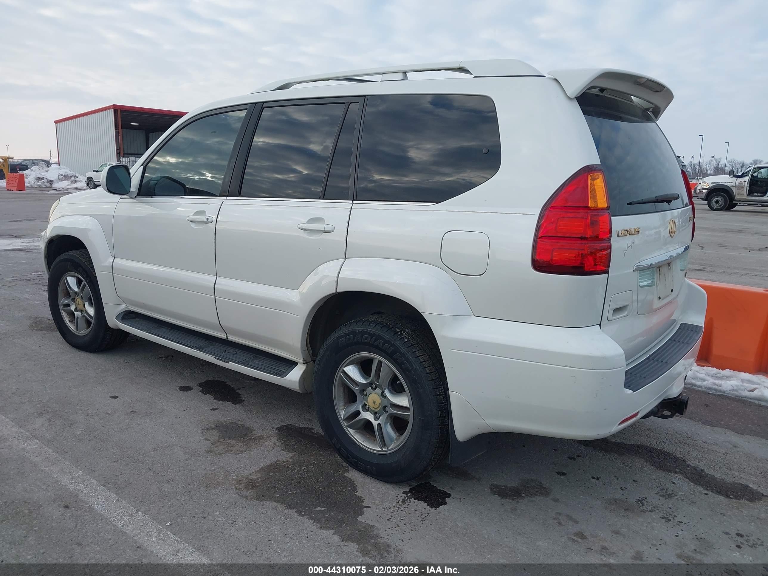 LEXUS GX image 3
