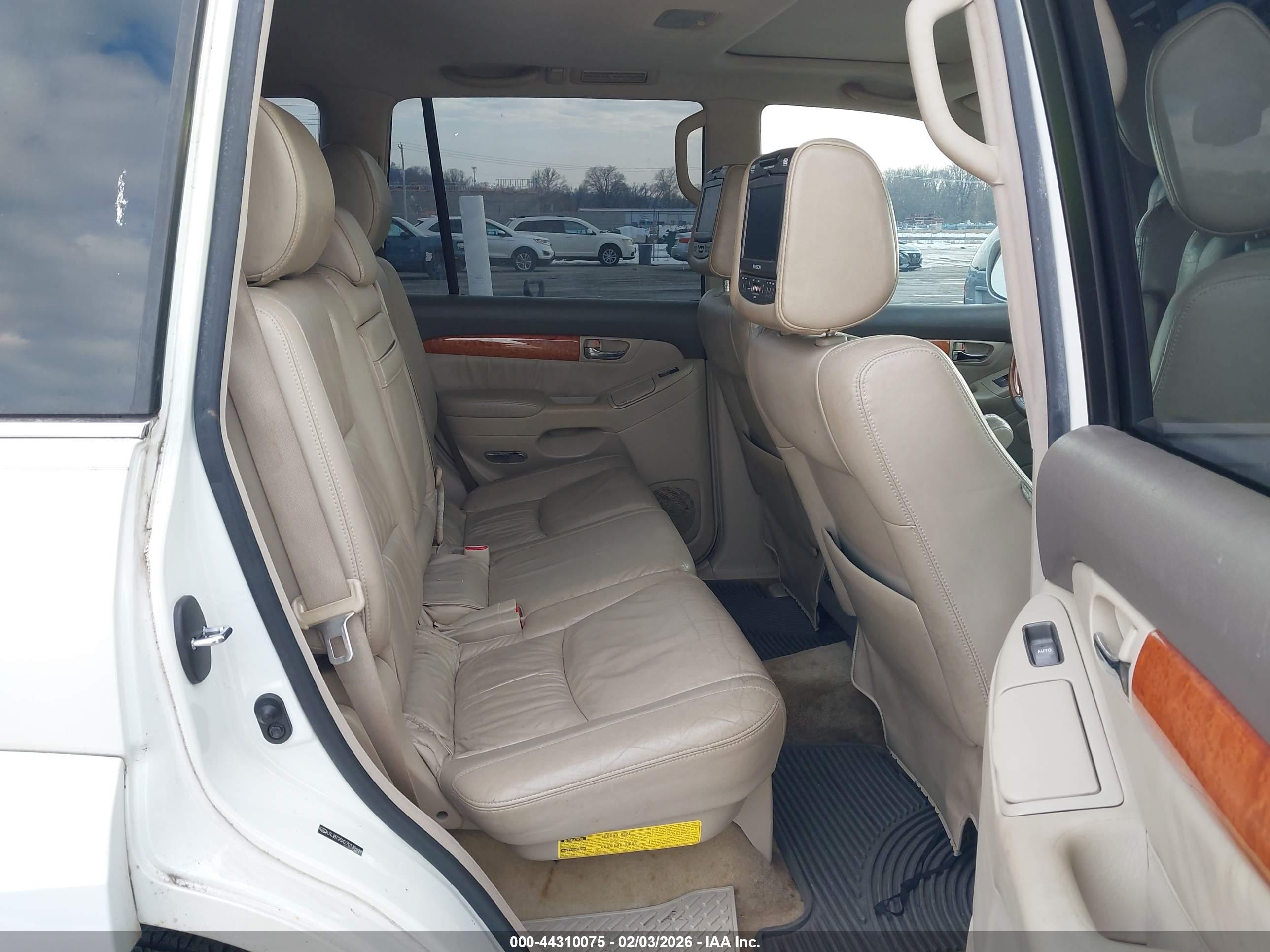 LEXUS GX image 8