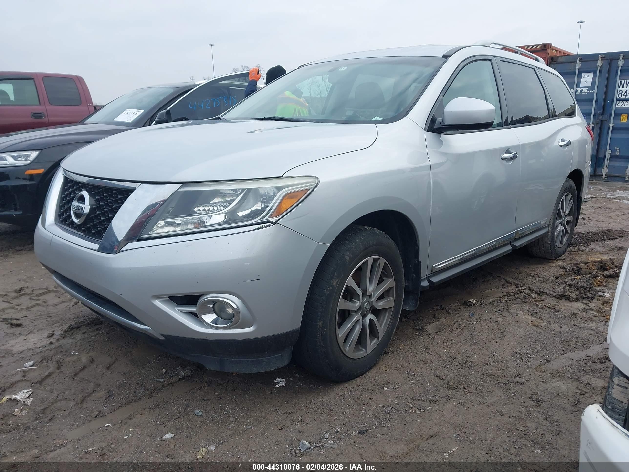 NISSAN PATHFINDER image 2