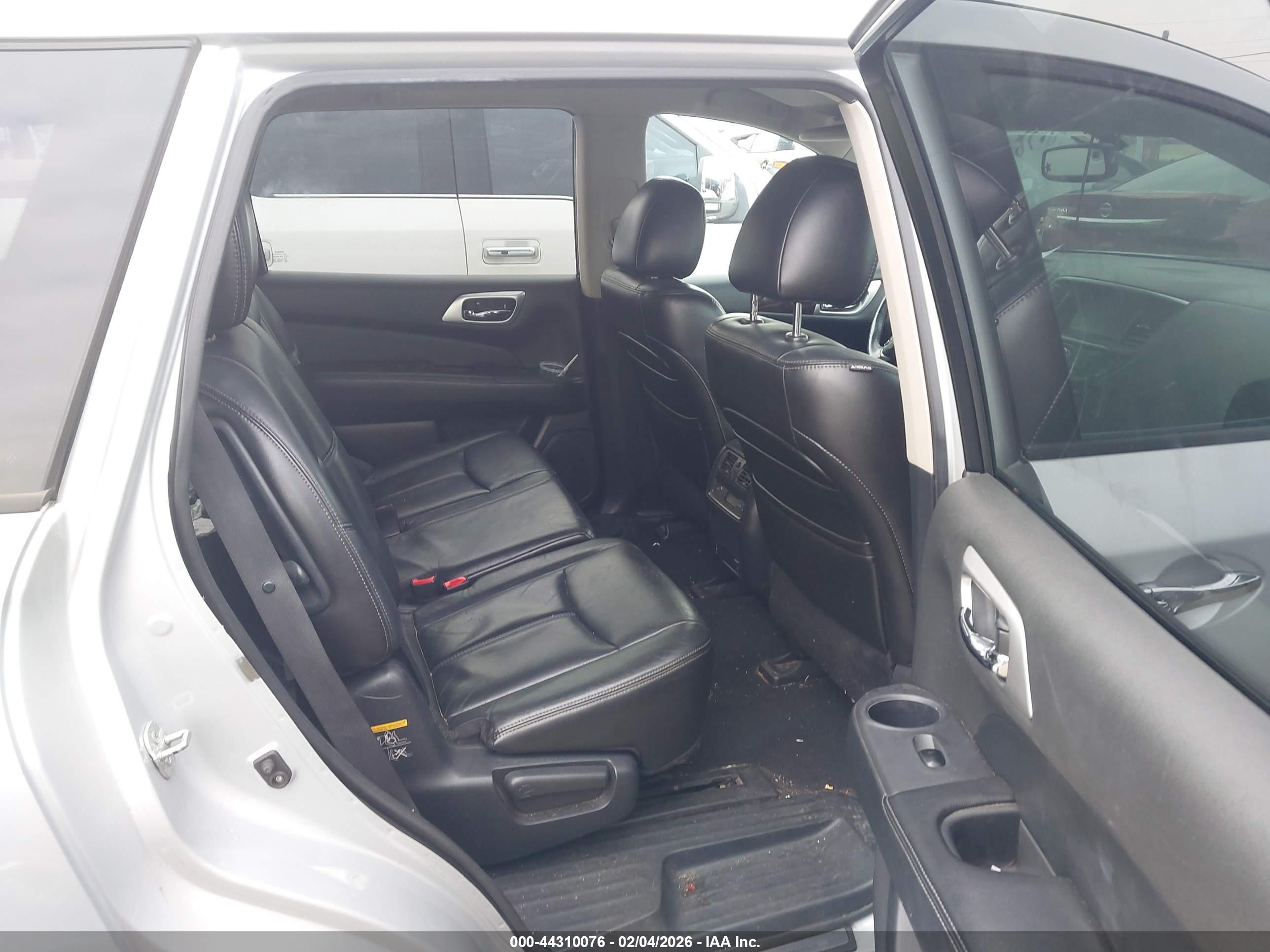 NISSAN PATHFINDER image 8