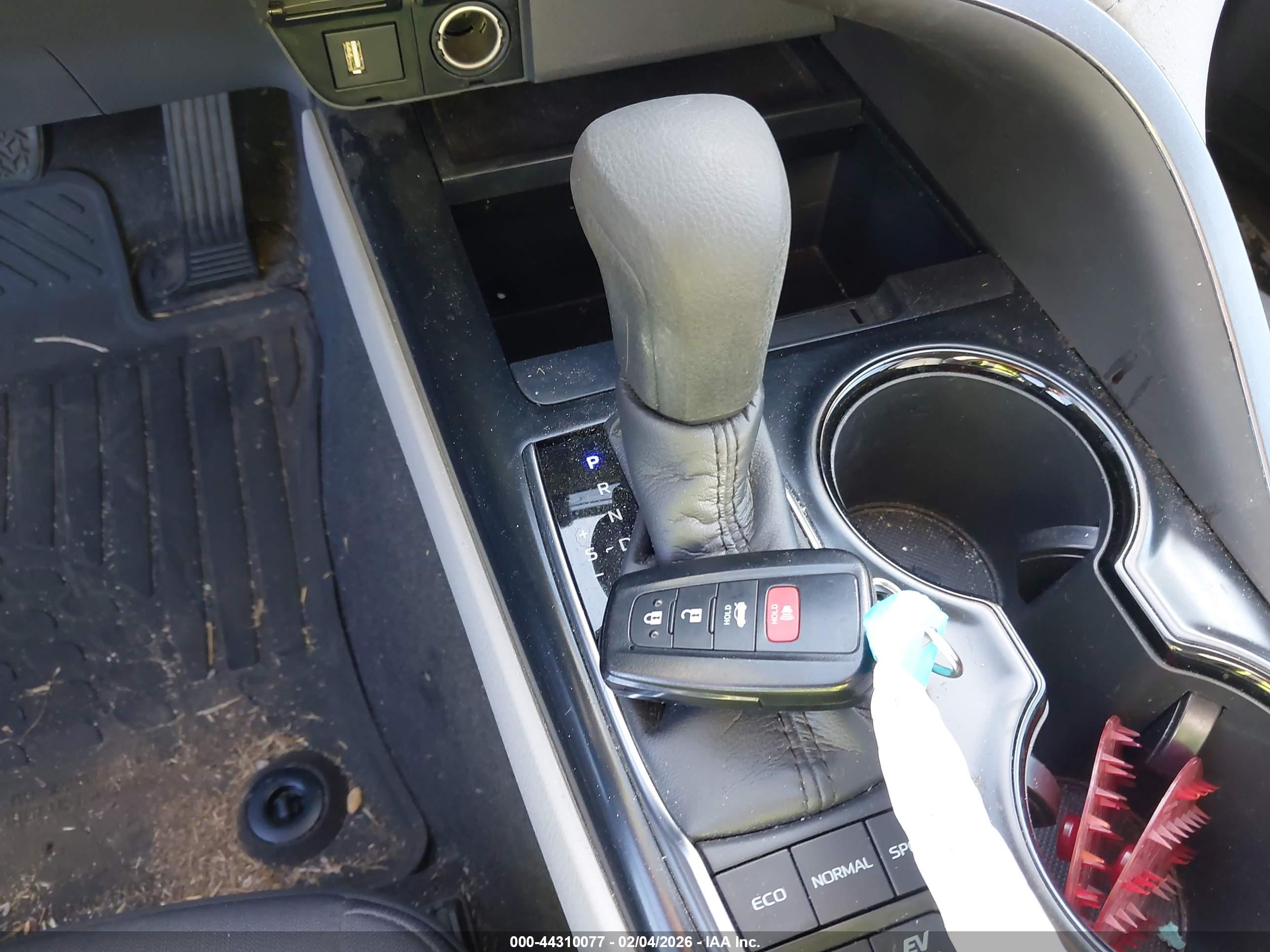 TOYOTA CAMRY image 11