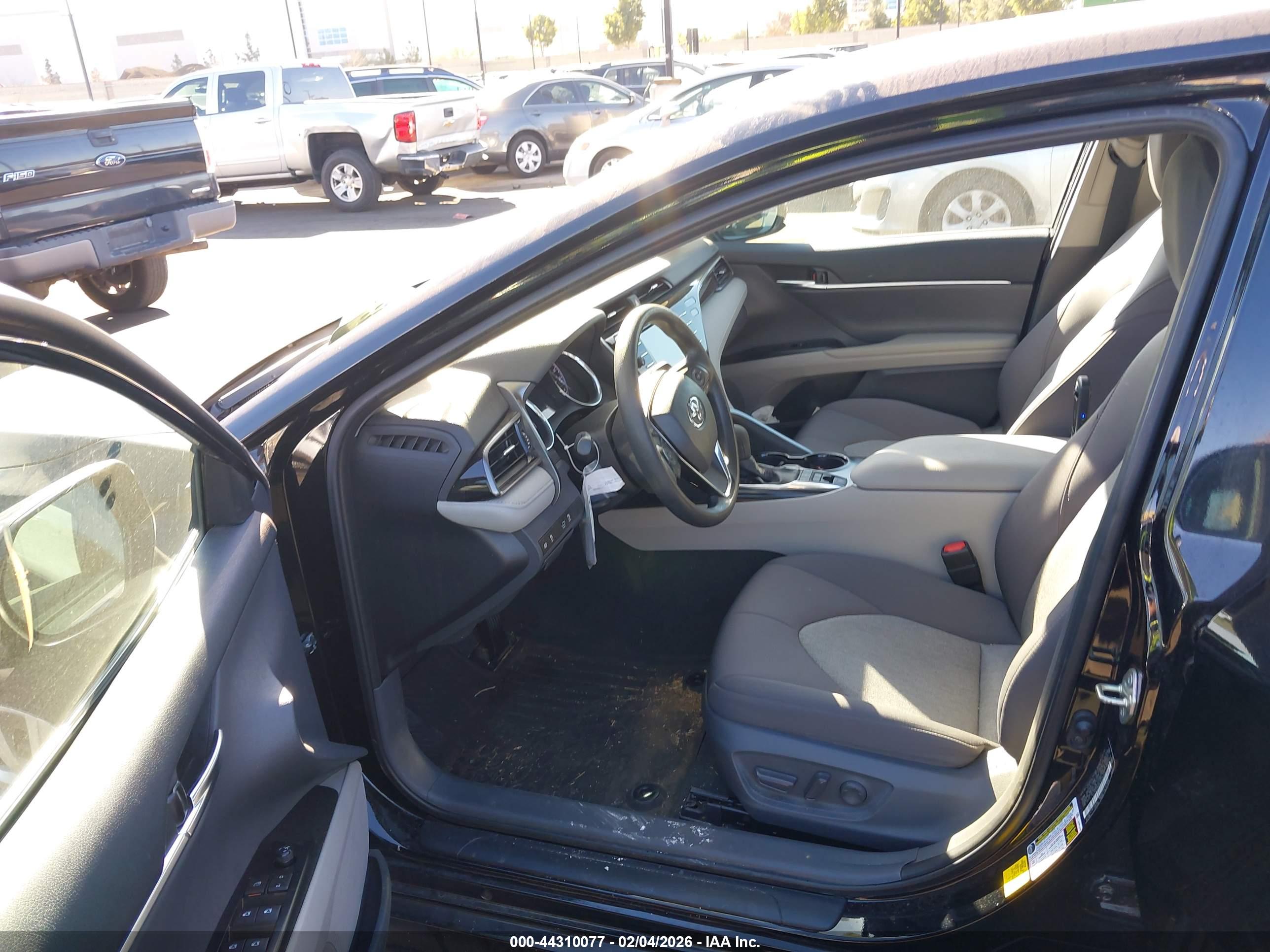 TOYOTA CAMRY image 5