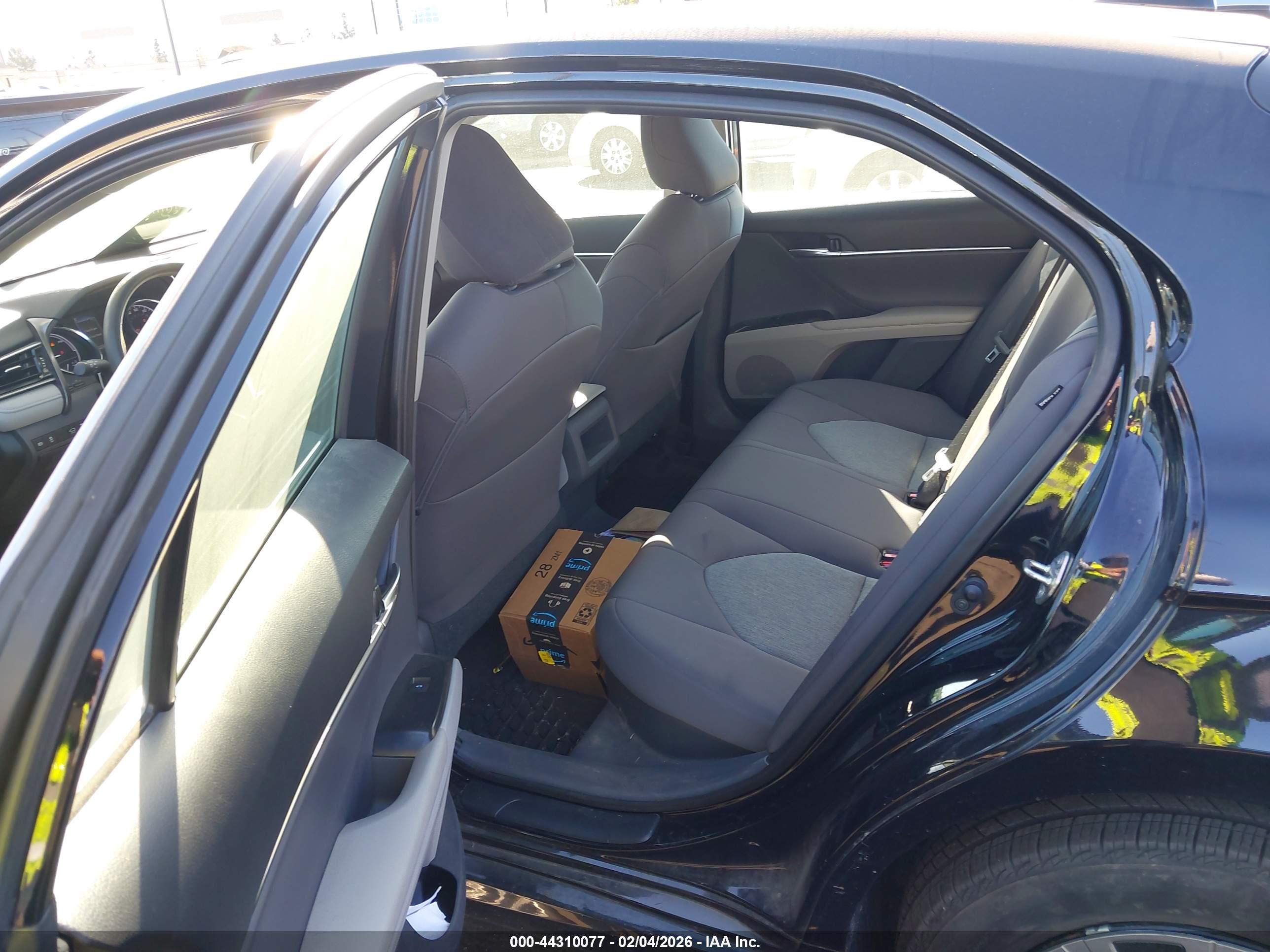 TOYOTA CAMRY image 8