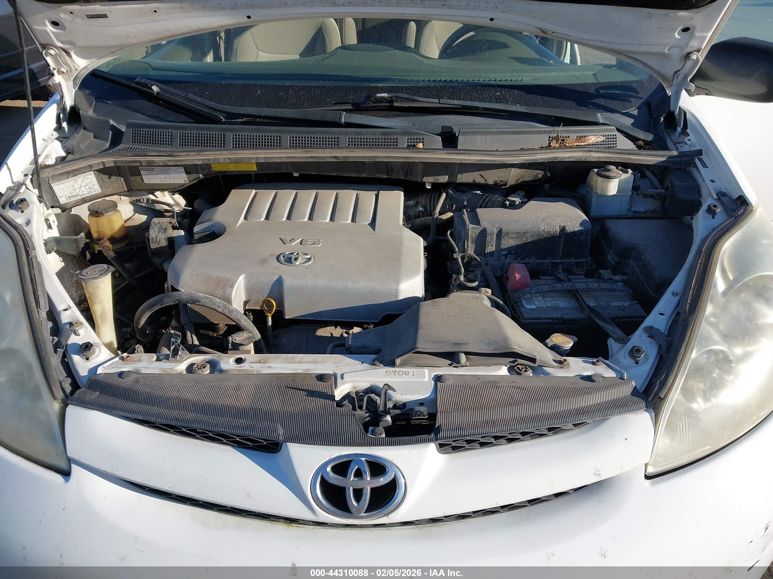 TOYOTA SIENNA image 10