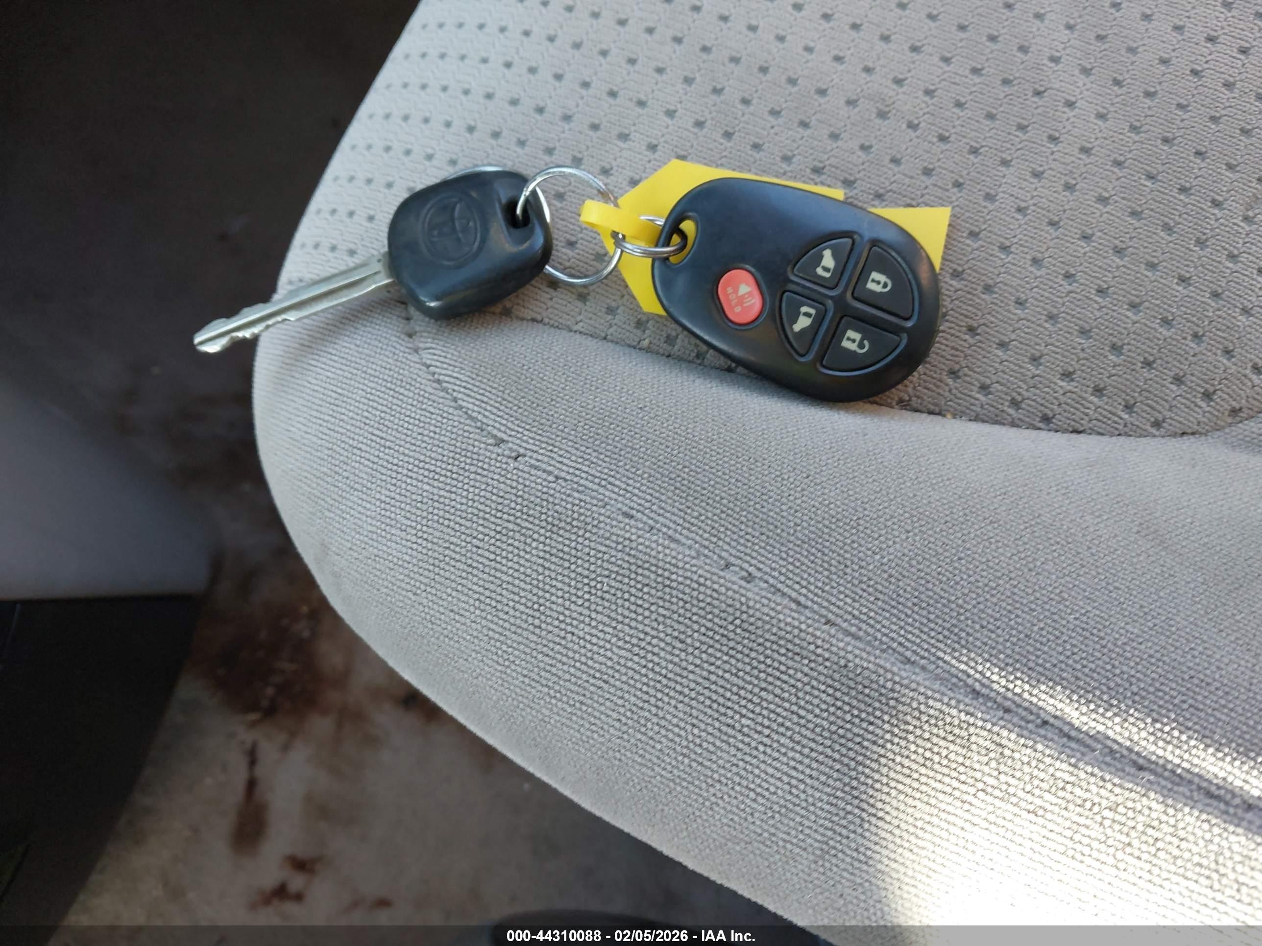 TOYOTA SIENNA image 11