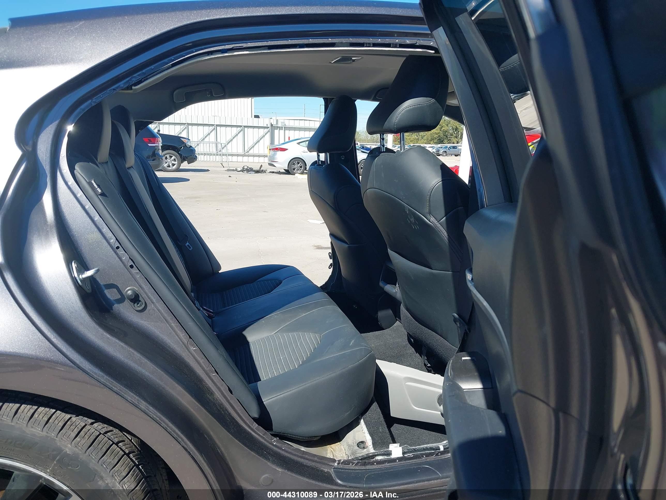 TOYOTA CAMRY image 8
