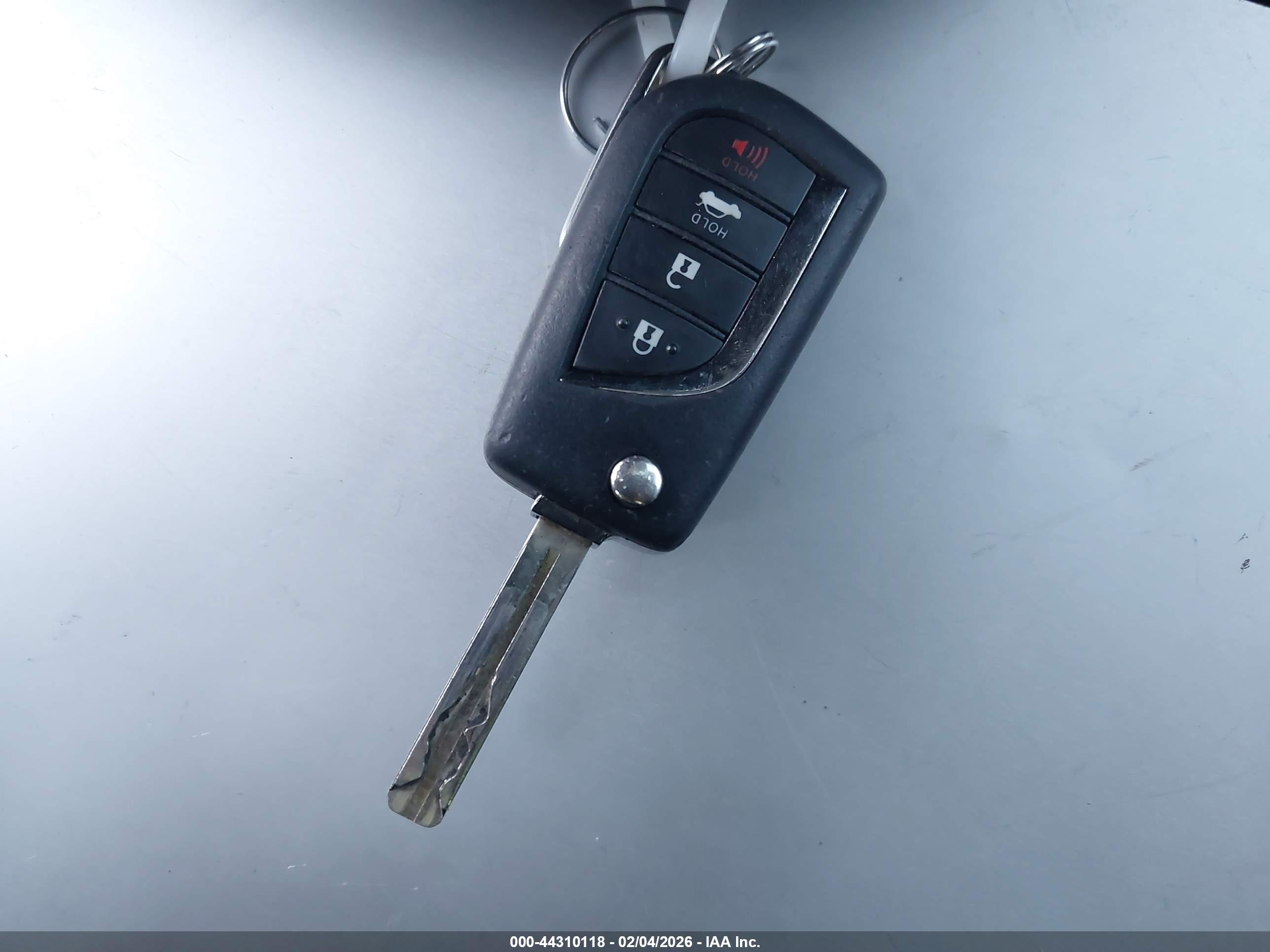 TOYOTA CAMRY image 11