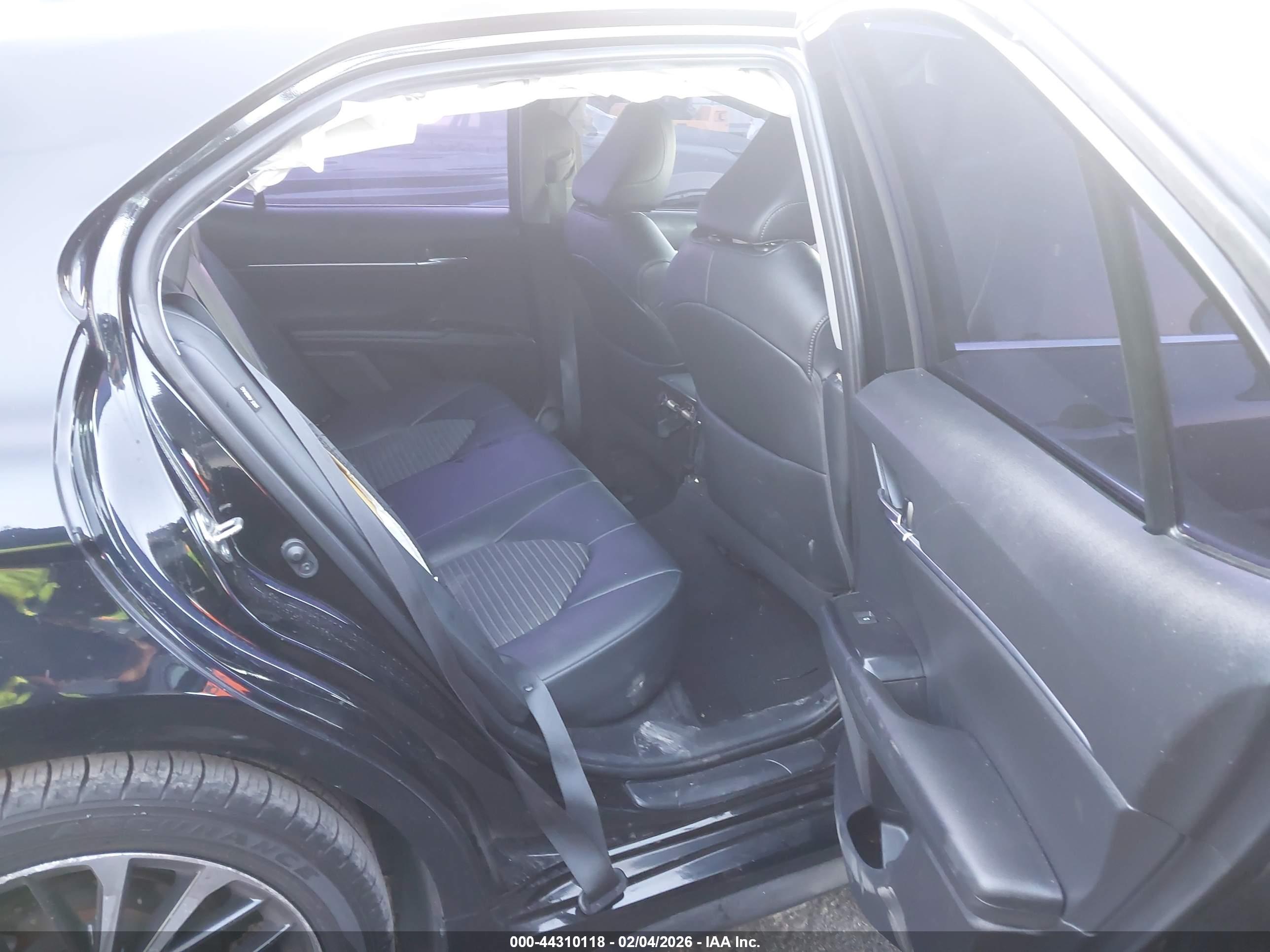 TOYOTA CAMRY image 8