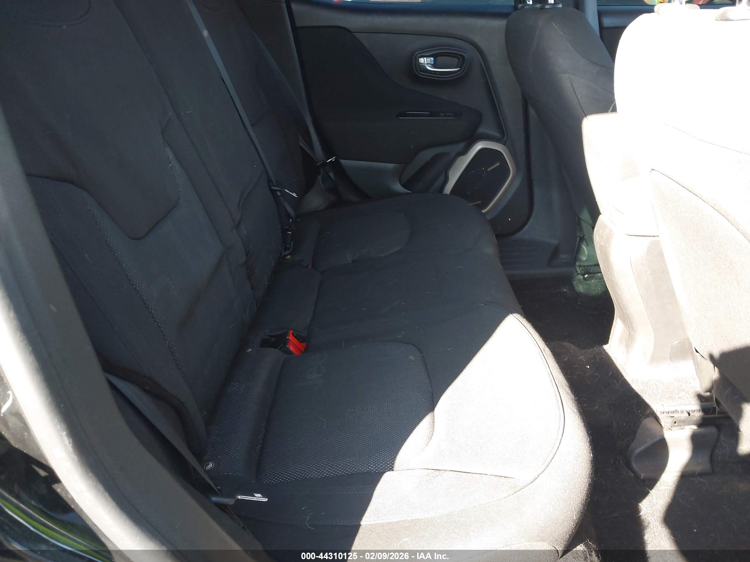 JEEP RENEGADE image 8
