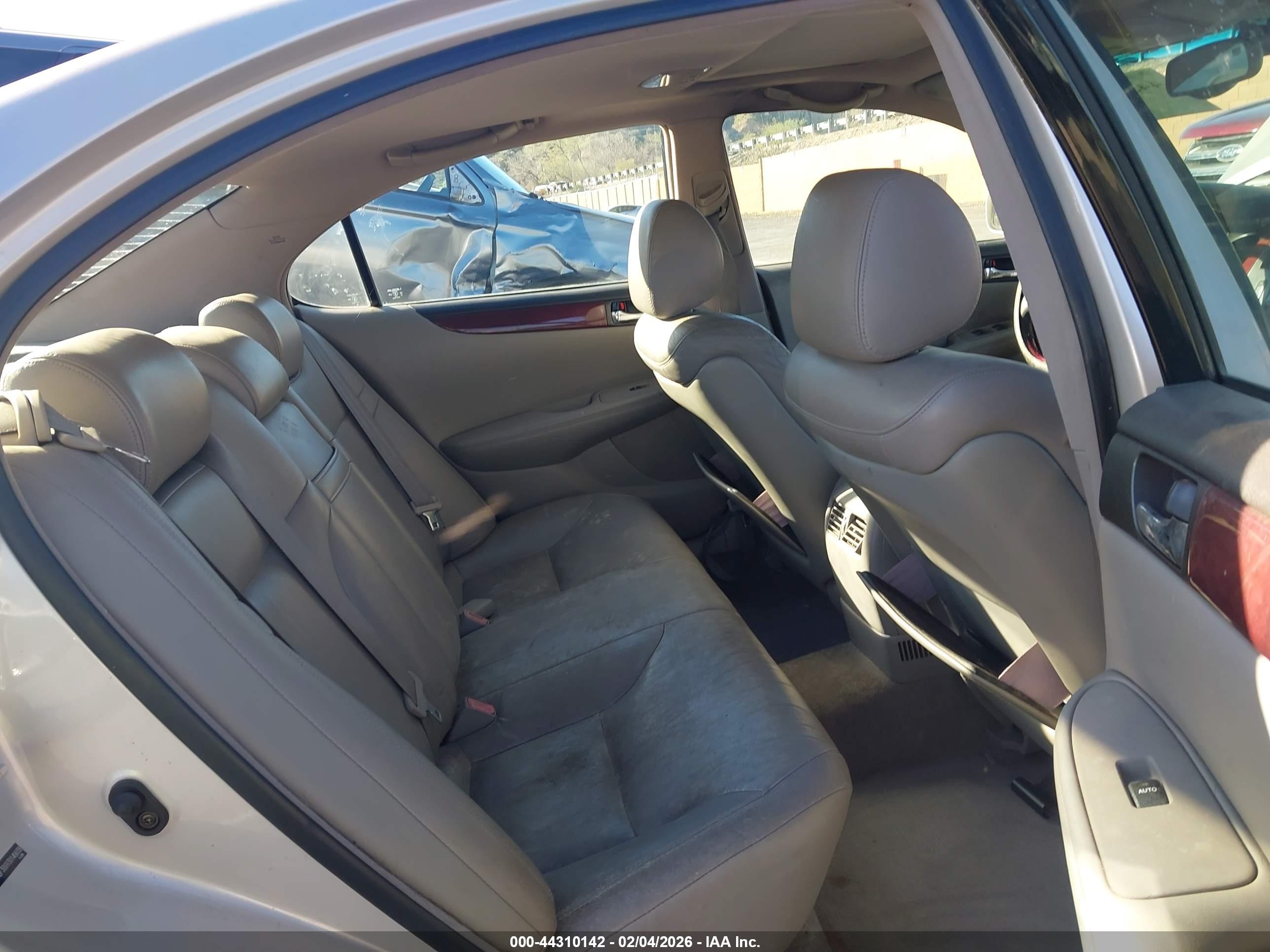LEXUS ES image 8