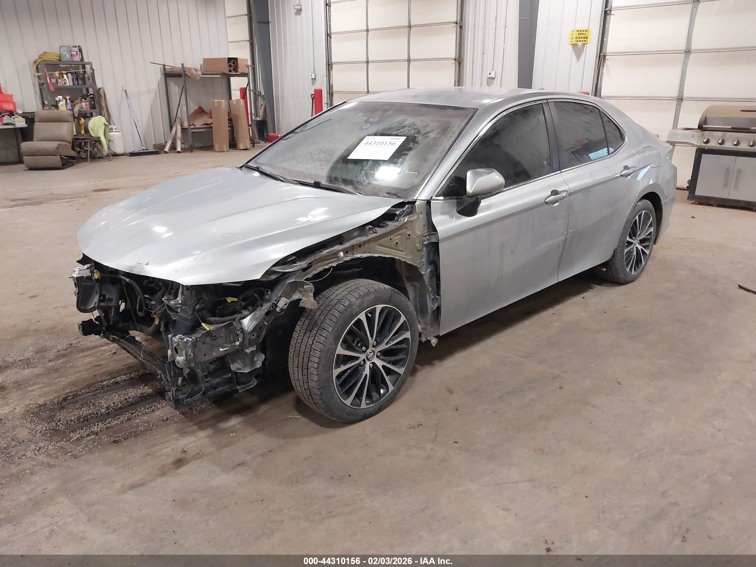 TOYOTA CAMRY image 2