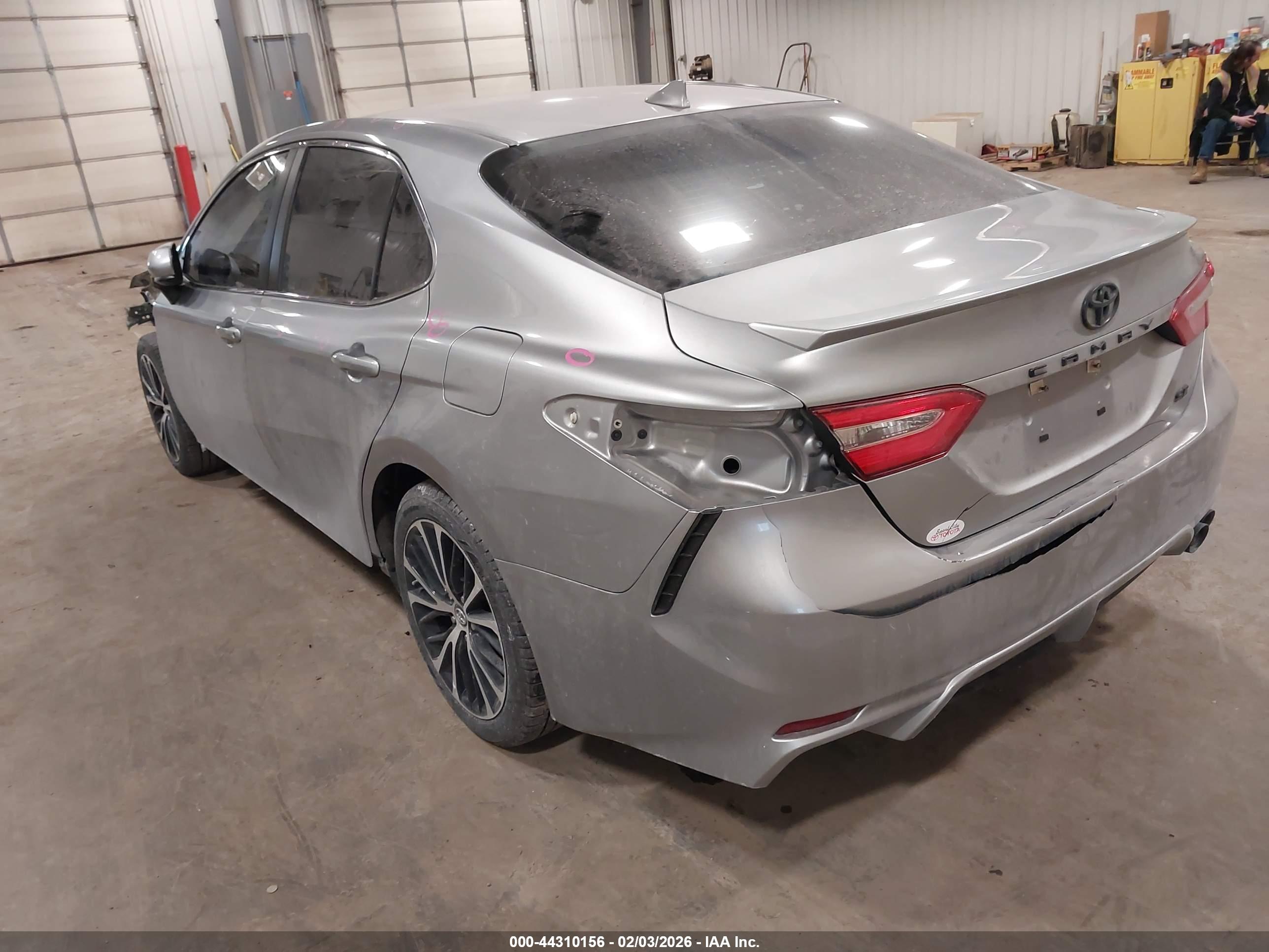 TOYOTA CAMRY image 3