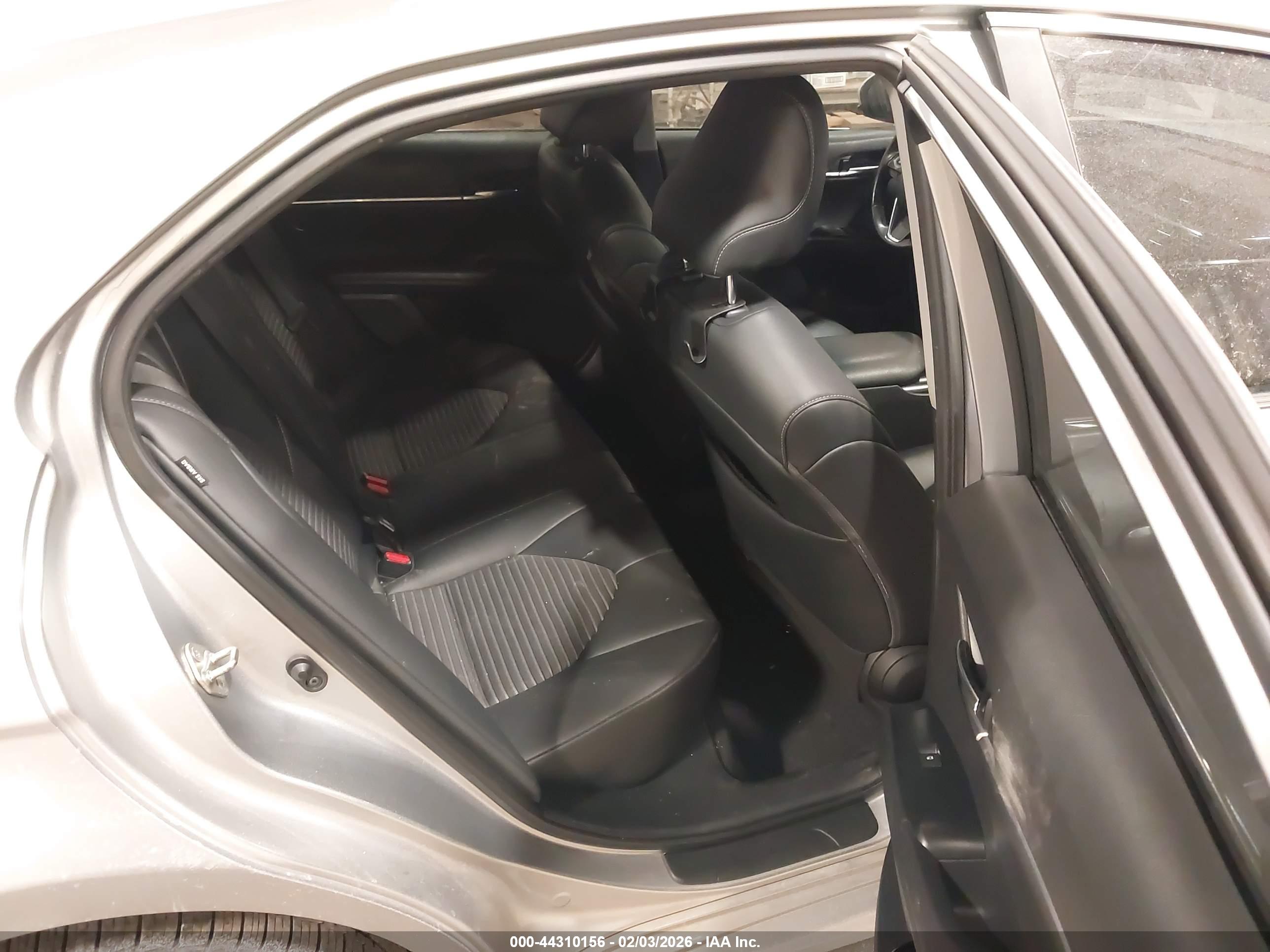 TOYOTA CAMRY image 8
