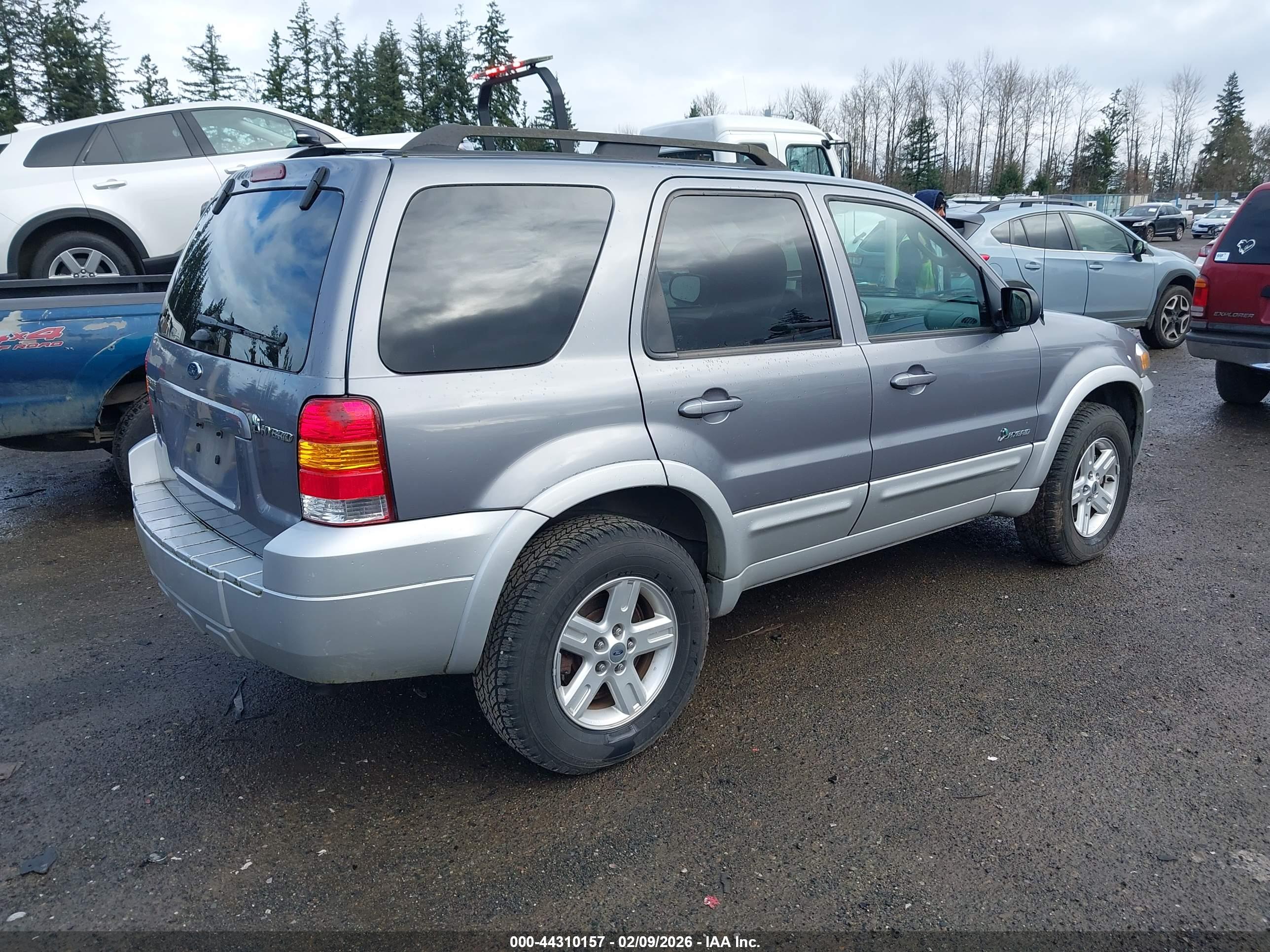 FORD ESCAPE image 4