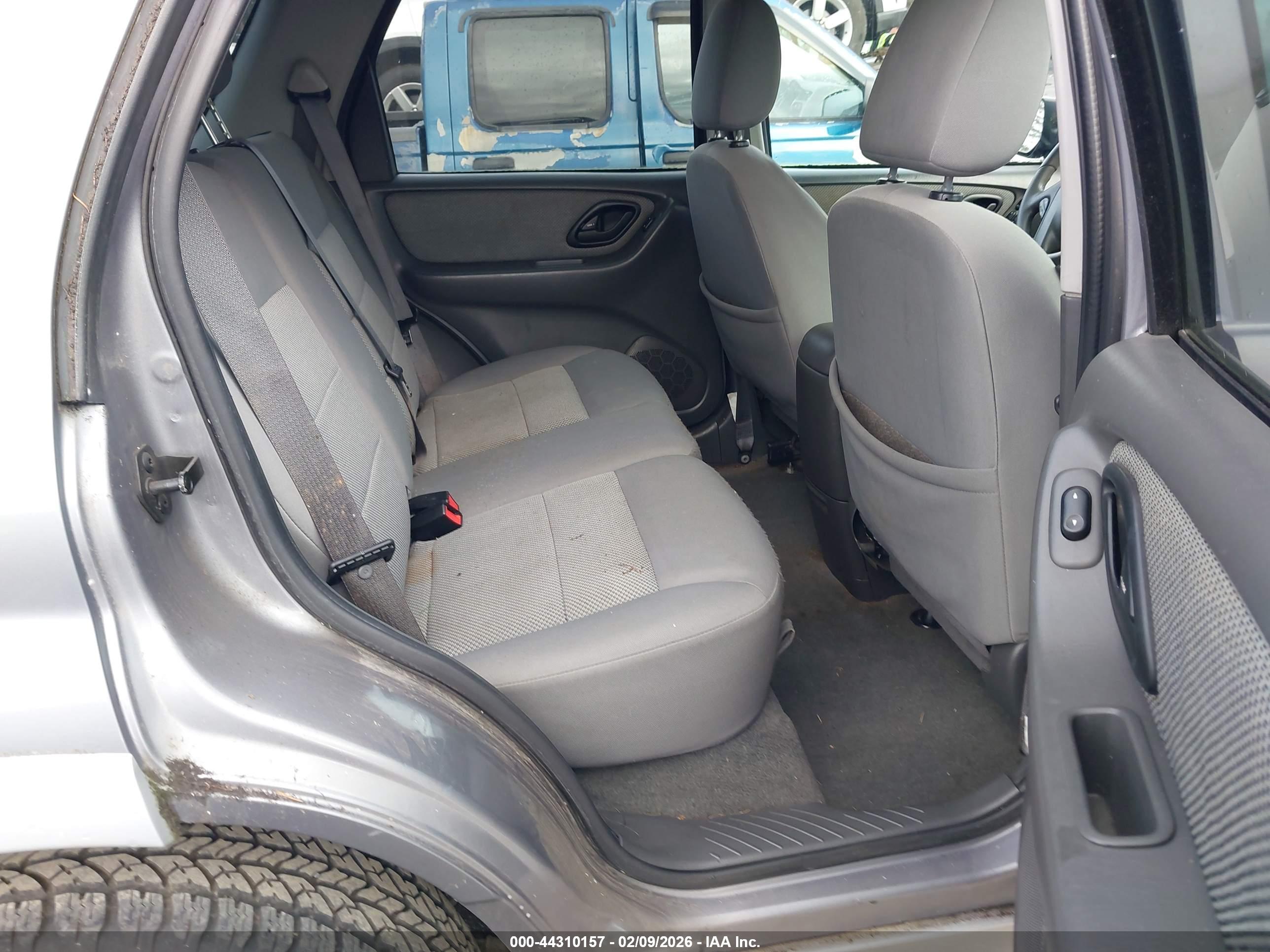 FORD ESCAPE image 8