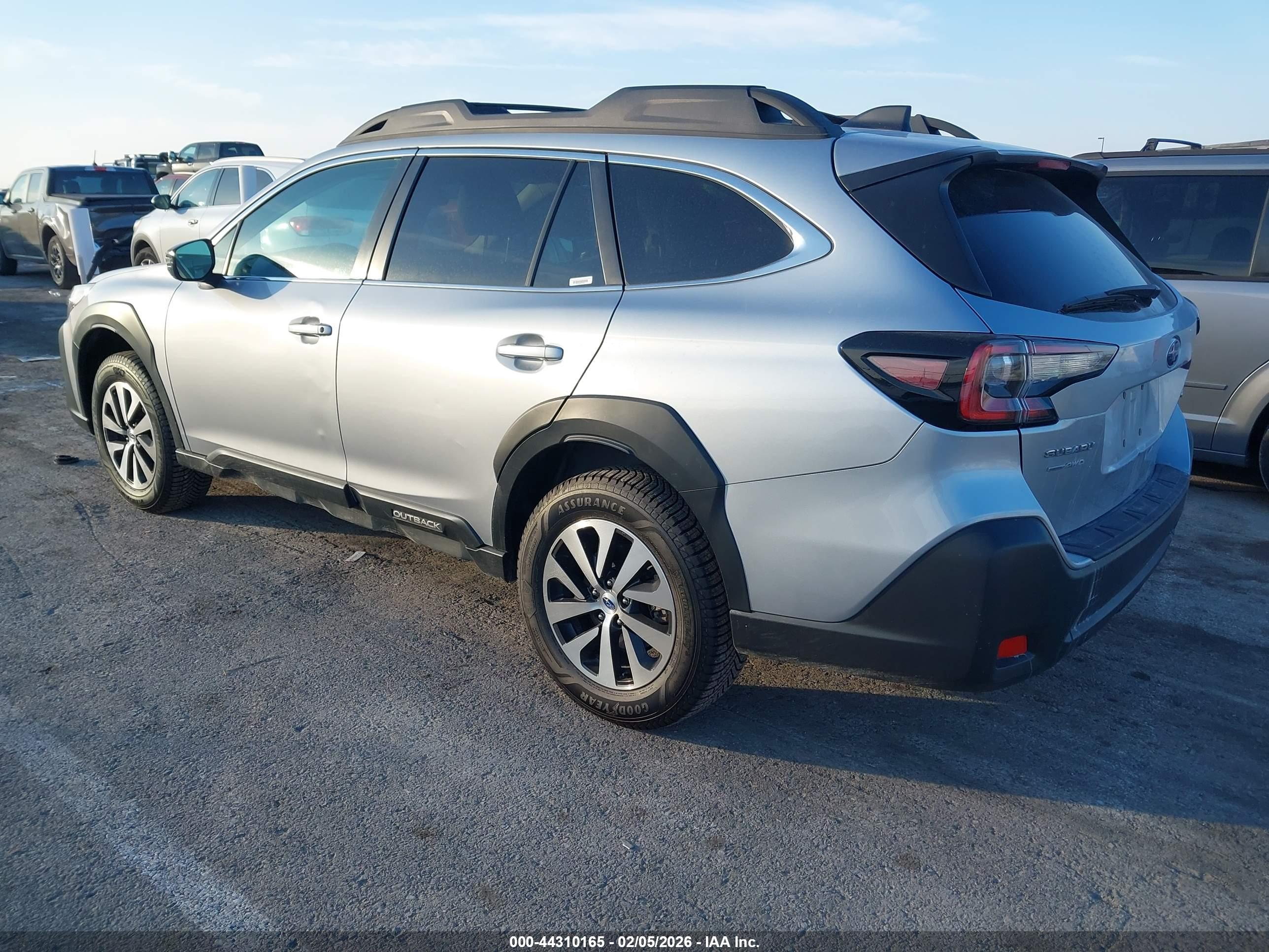 SUBARU OUTBACK image 3