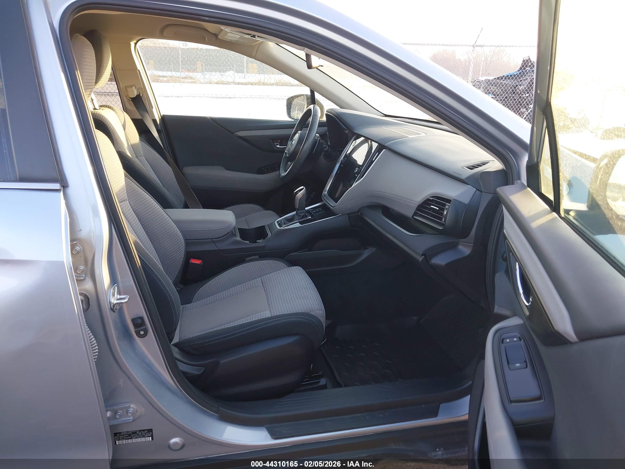 SUBARU OUTBACK image 5