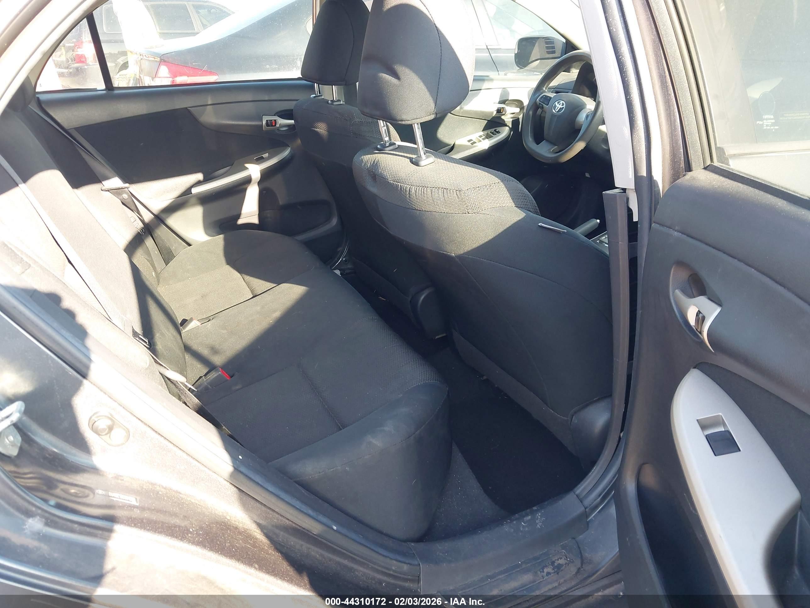 TOYOTA COROLLA image 8