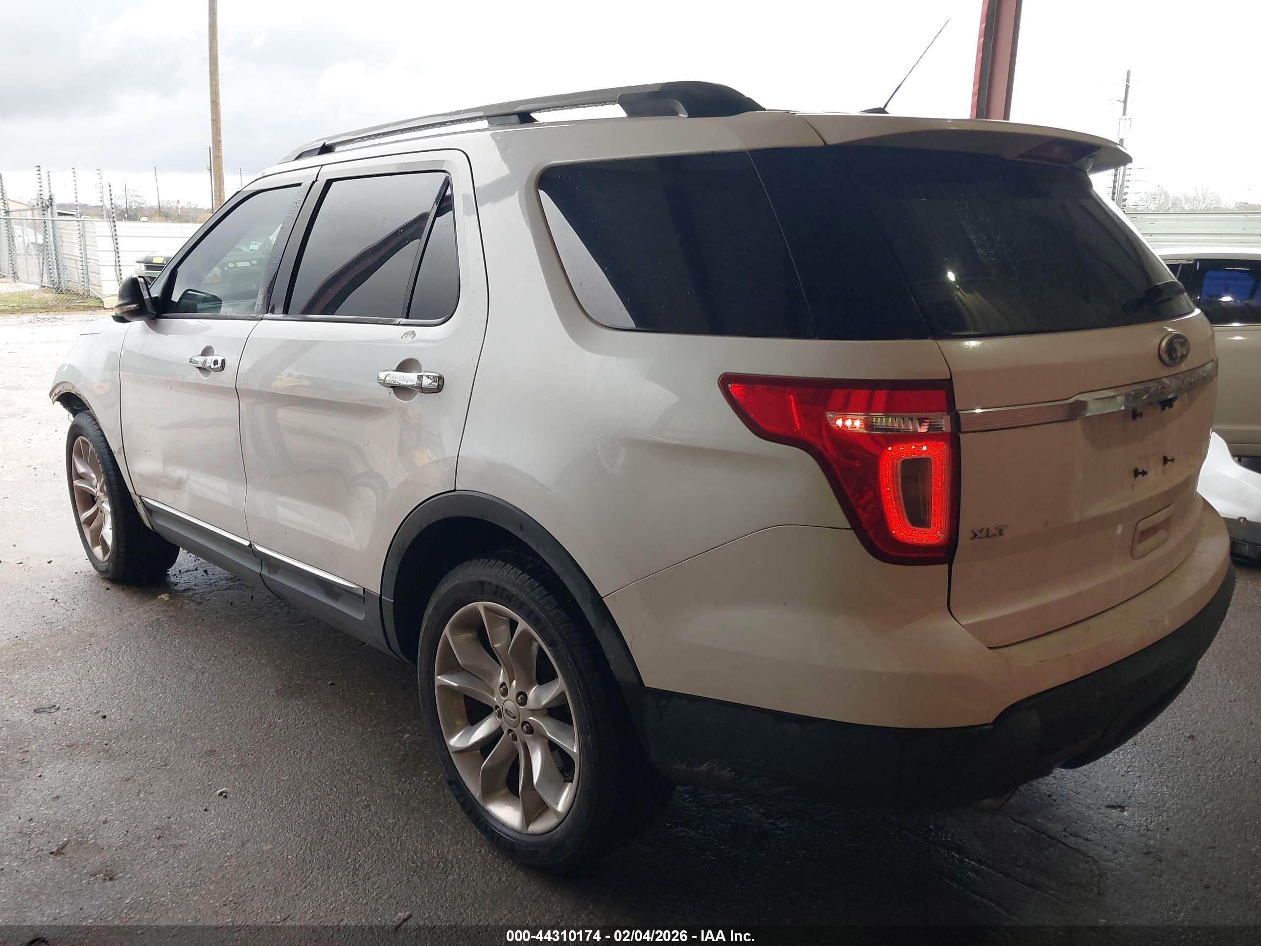 FORD EXPLORER image 3