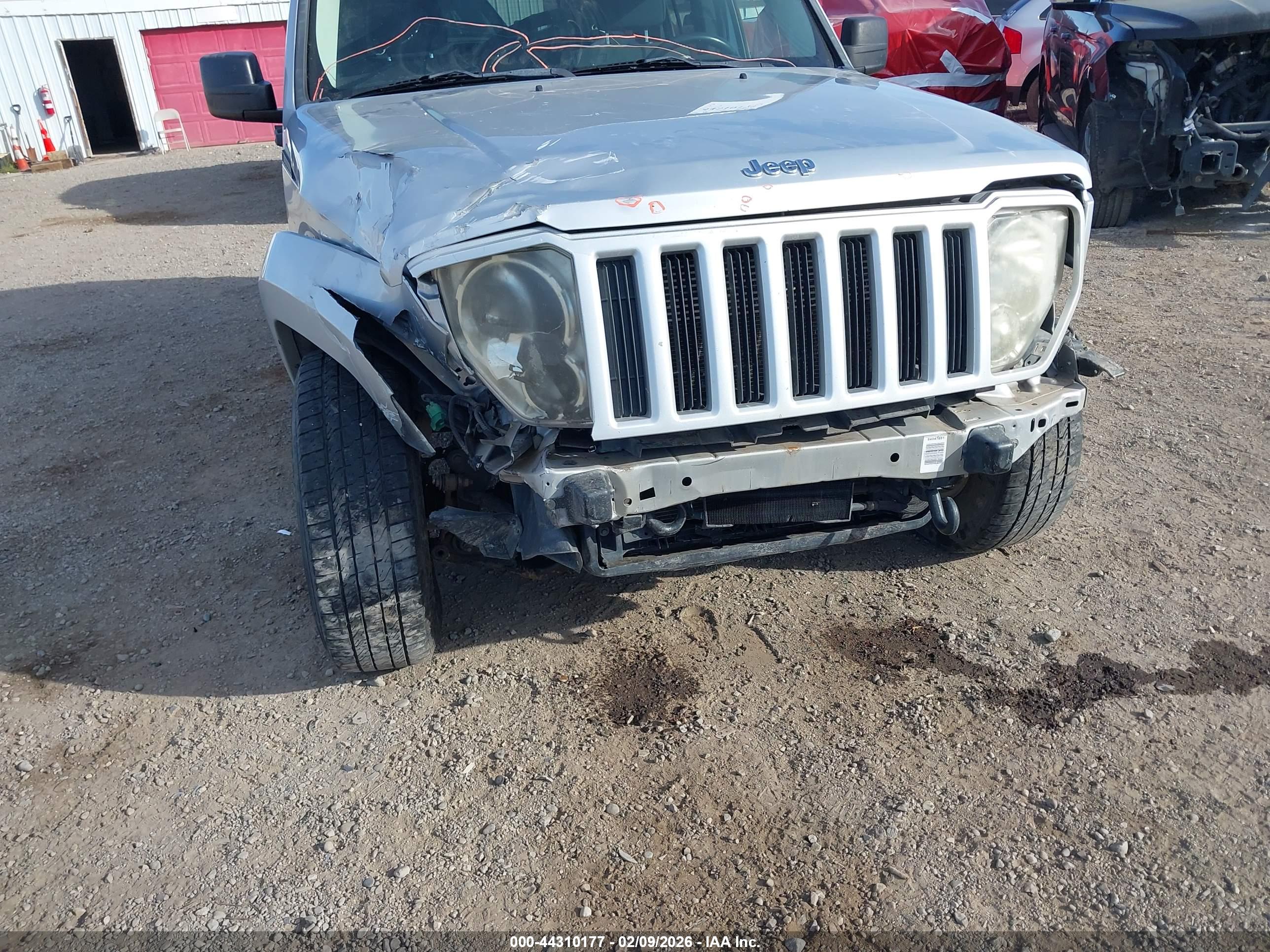 JEEP LIBERTY image 6