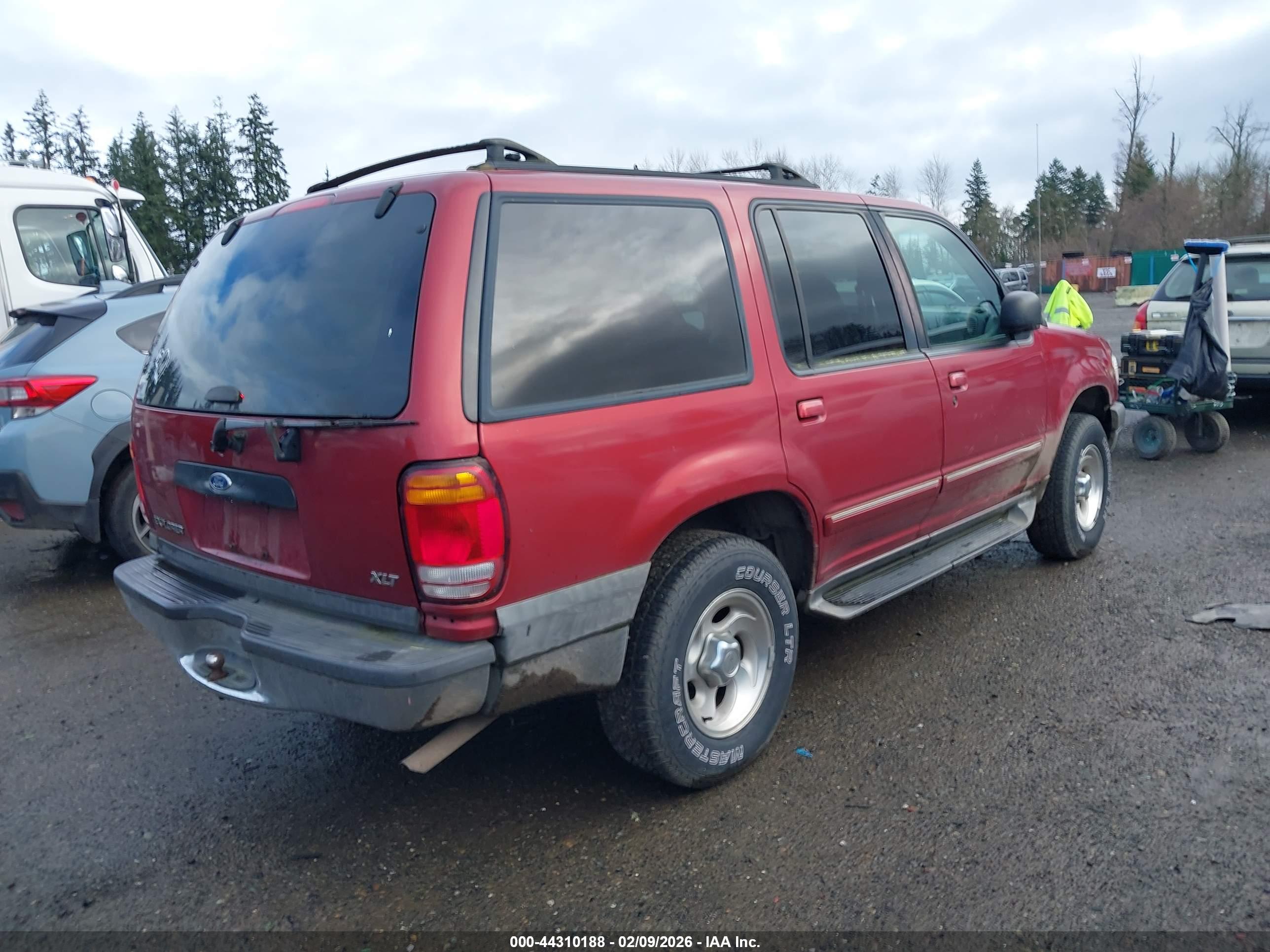 FORD EXPLORER image 4