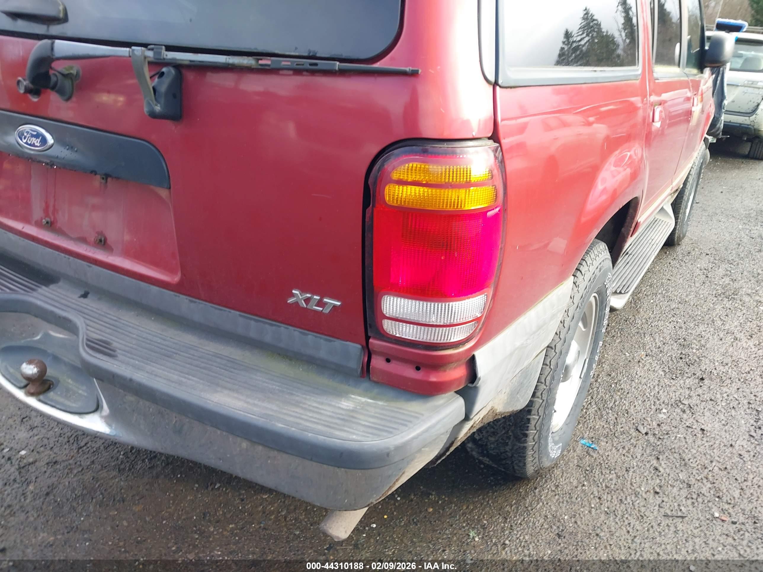 FORD EXPLORER image 6