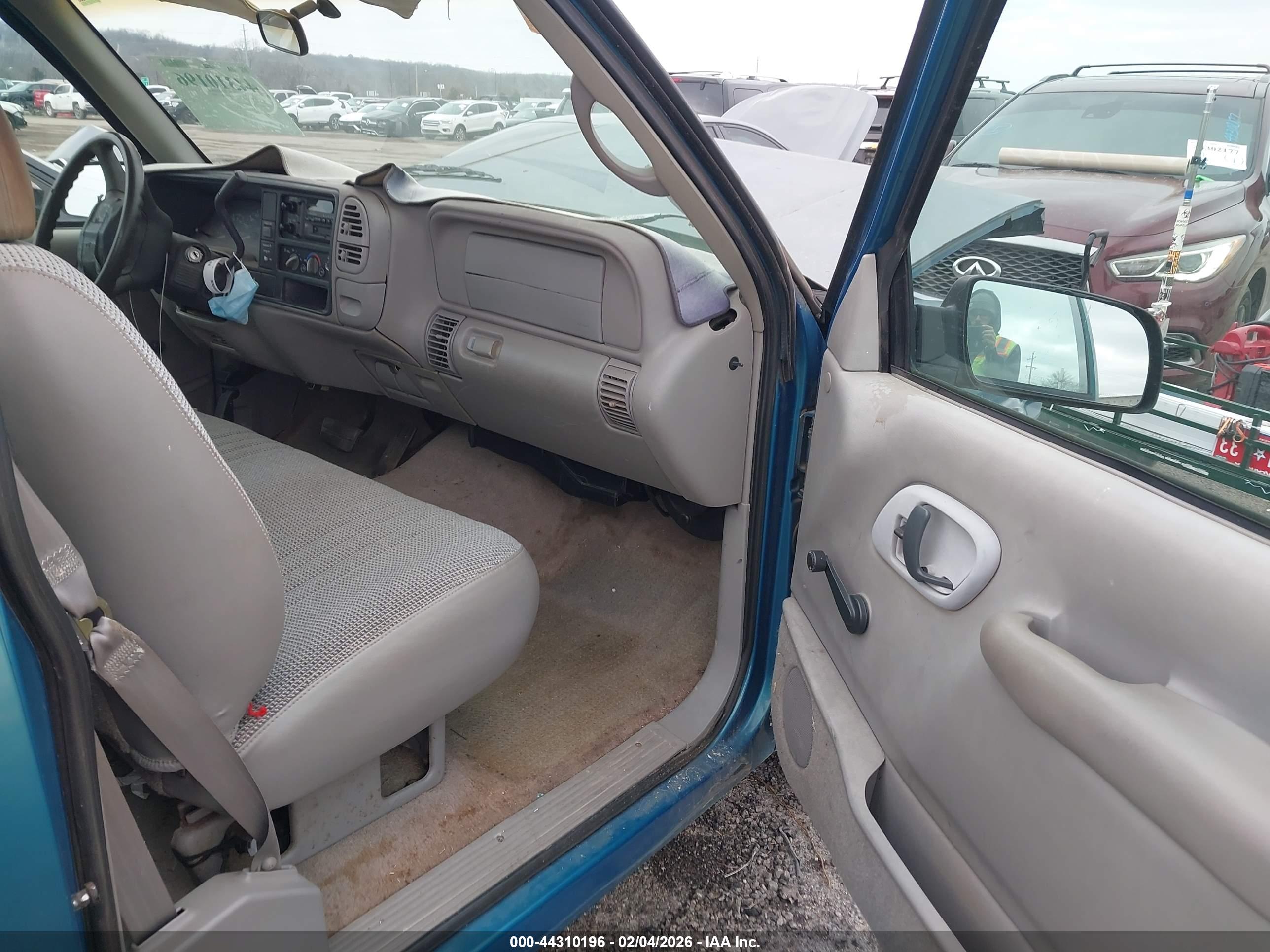 GMC SIERRA image 5
