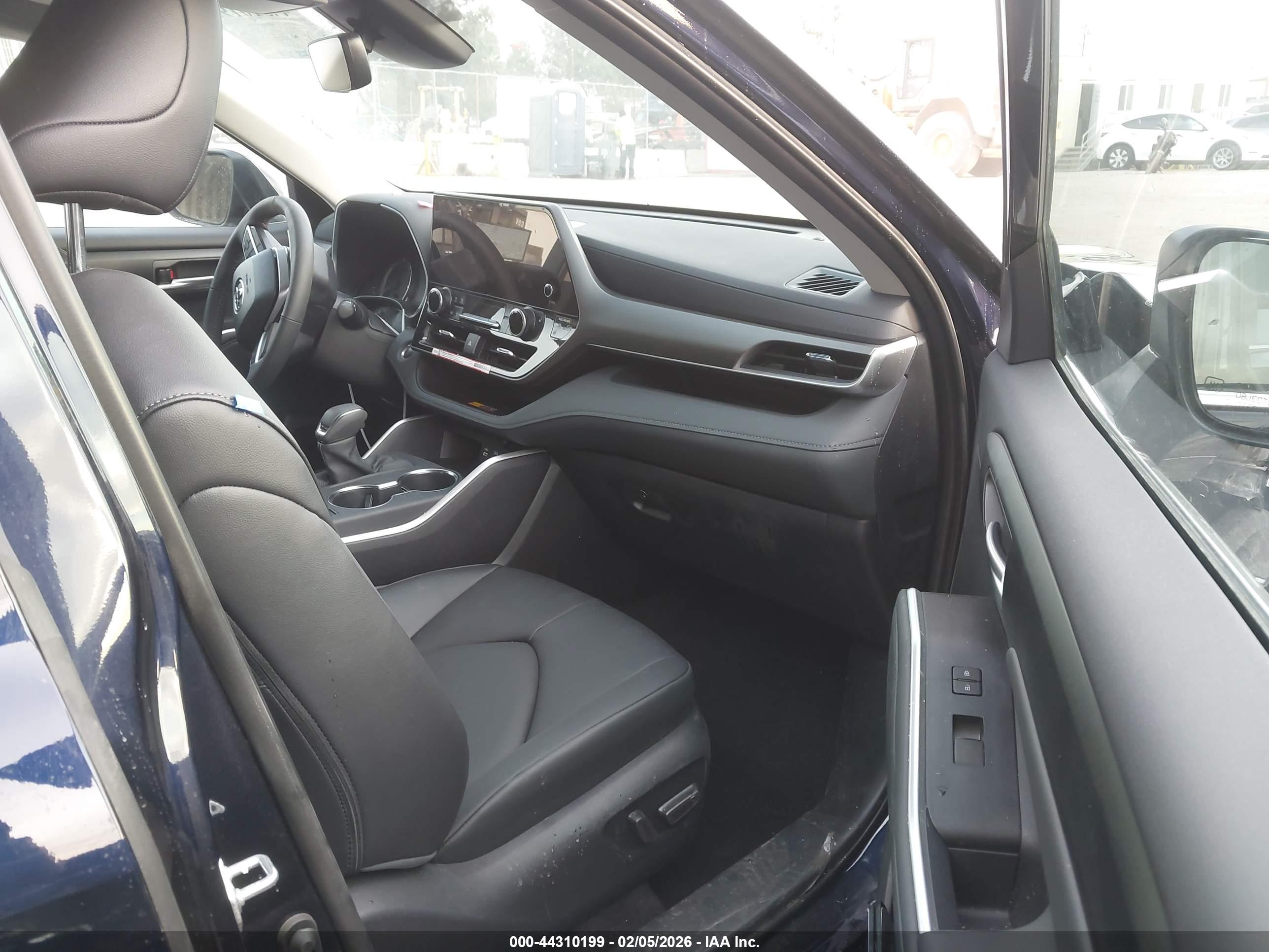 TOYOTA HIGHLANDER image 5