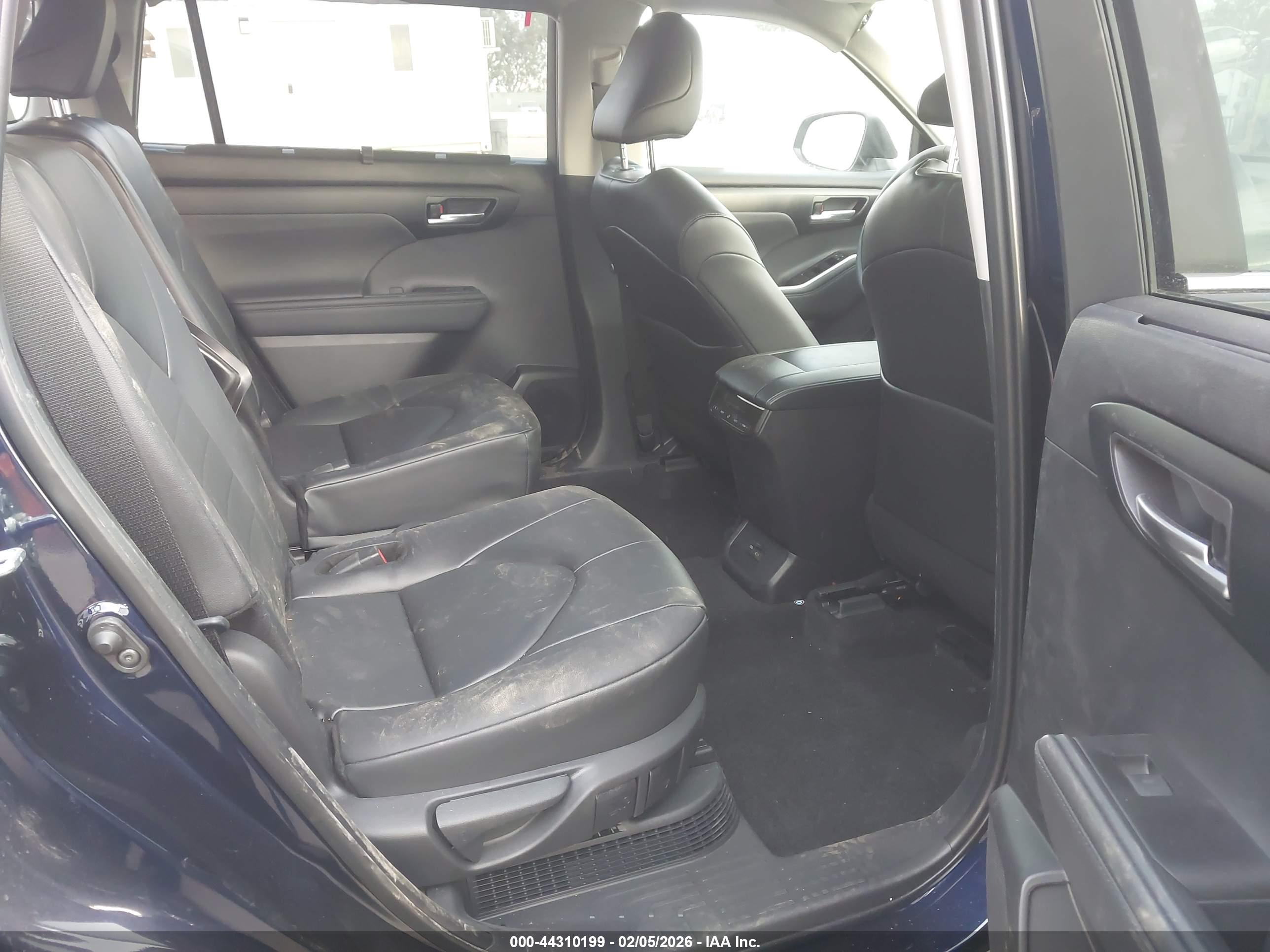 TOYOTA HIGHLANDER image 8