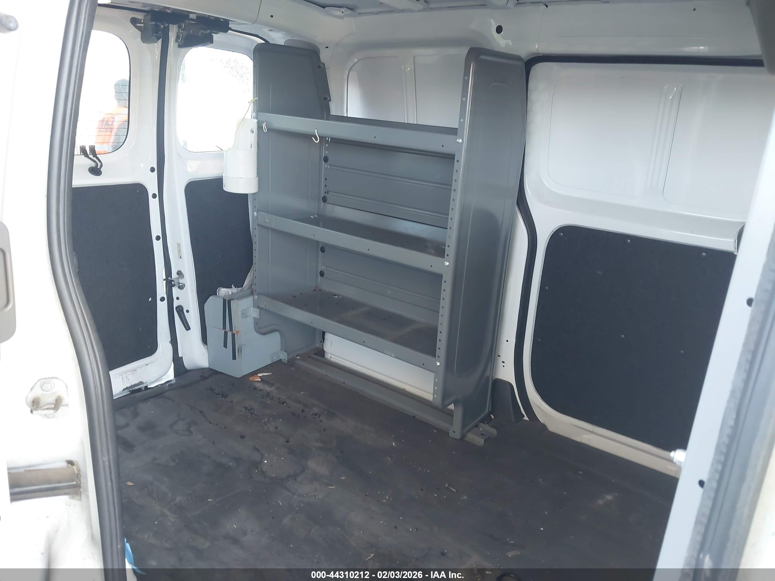 NISSAN NV200 image 8