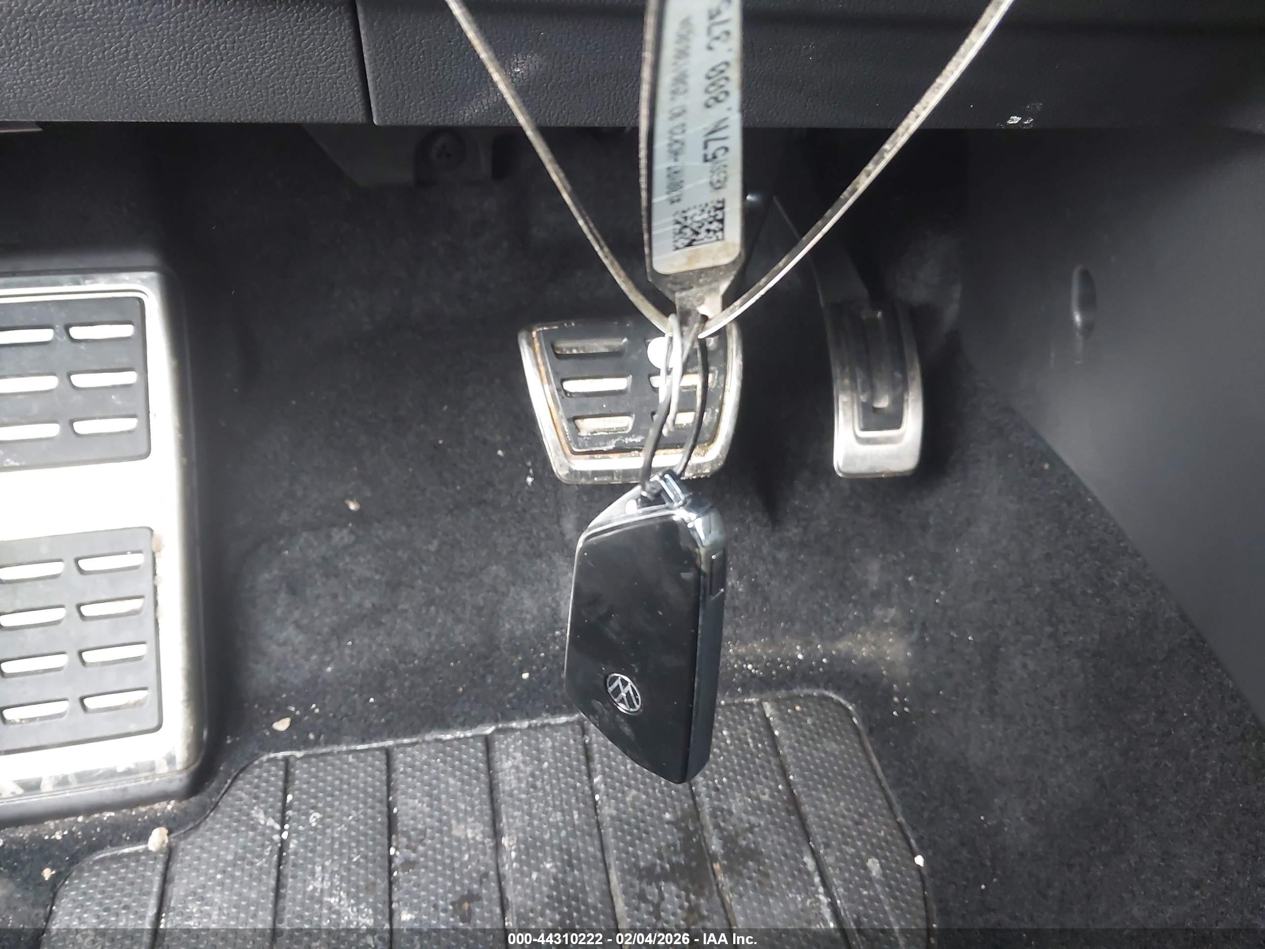 VOLKSWAGEN TIGUAN image 11