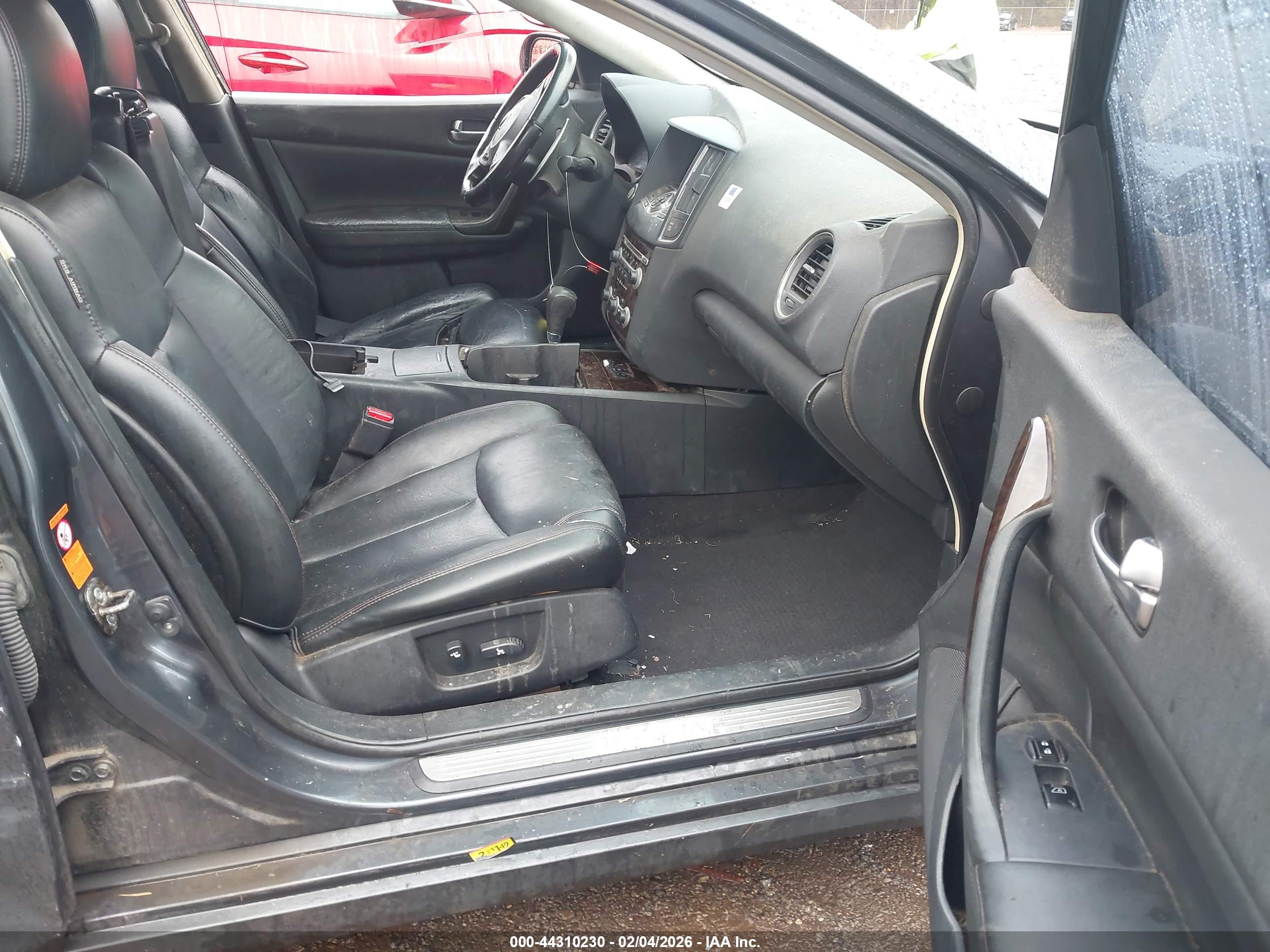 NISSAN MAXIMA image 5
