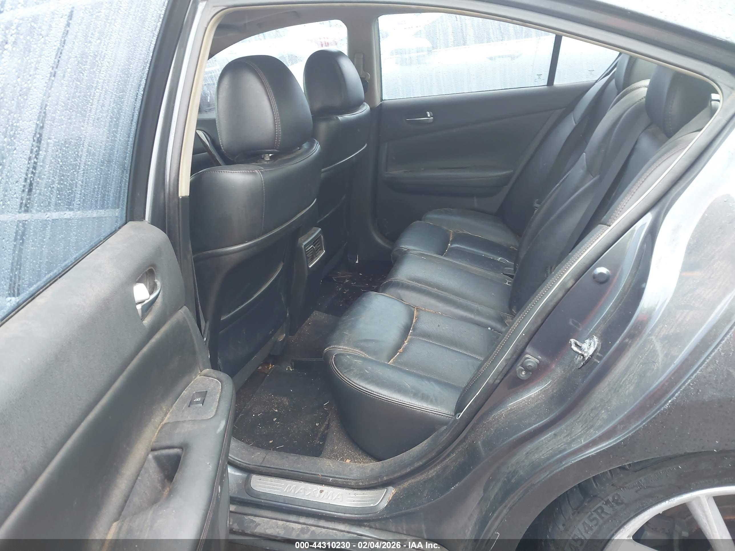 NISSAN MAXIMA image 8