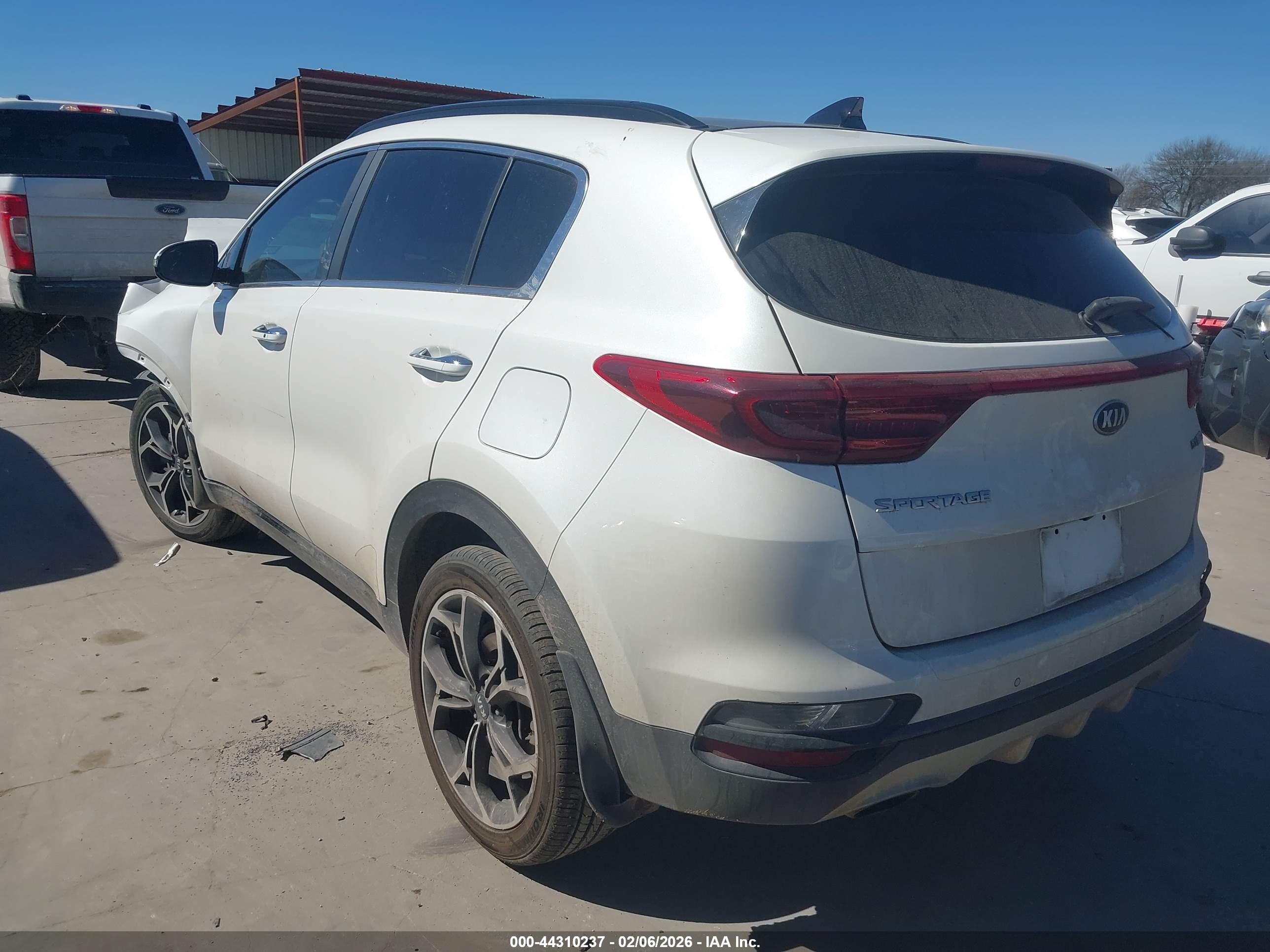 KIA SPORTAGE image 3