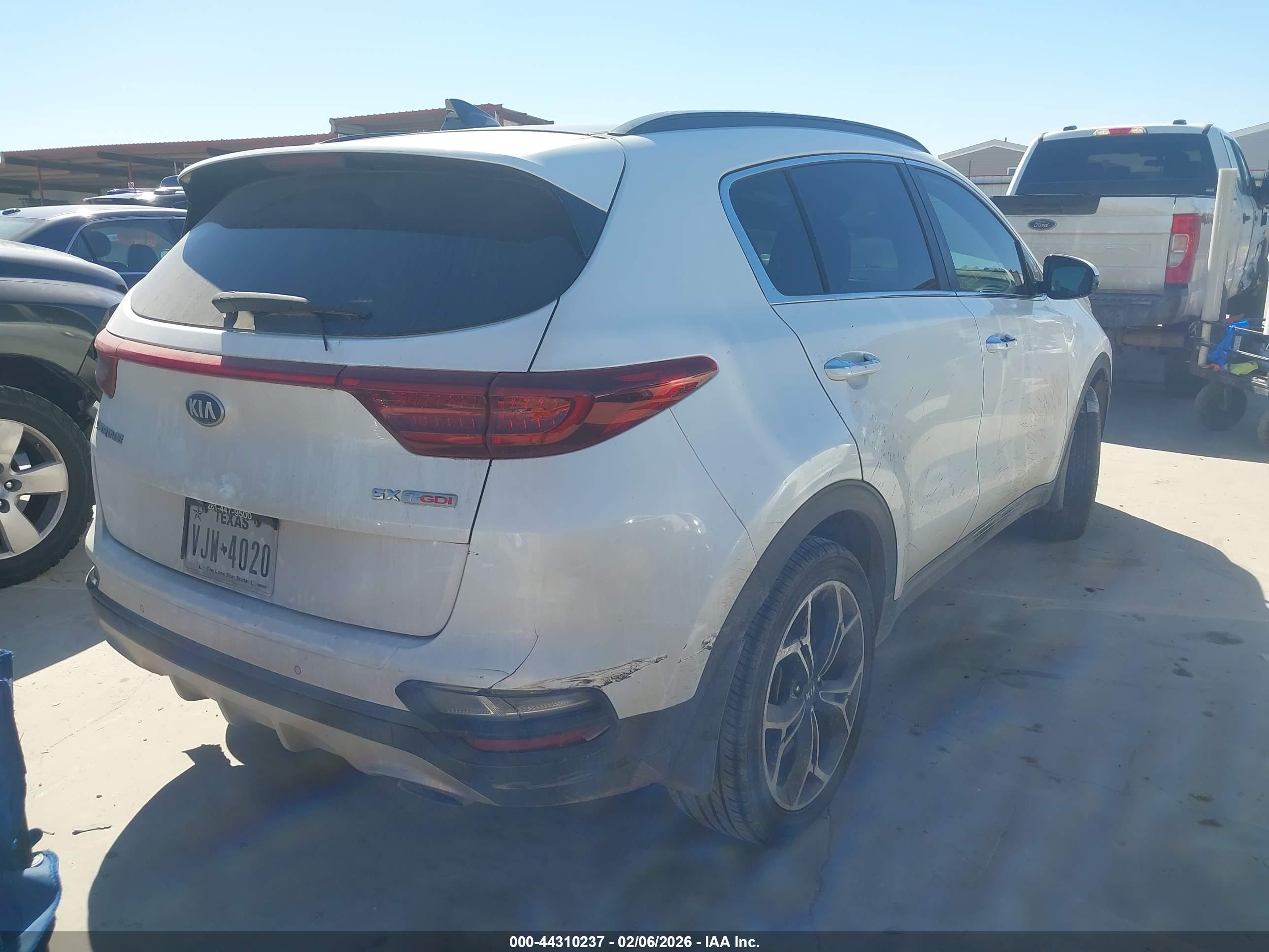 KIA SPORTAGE image 4