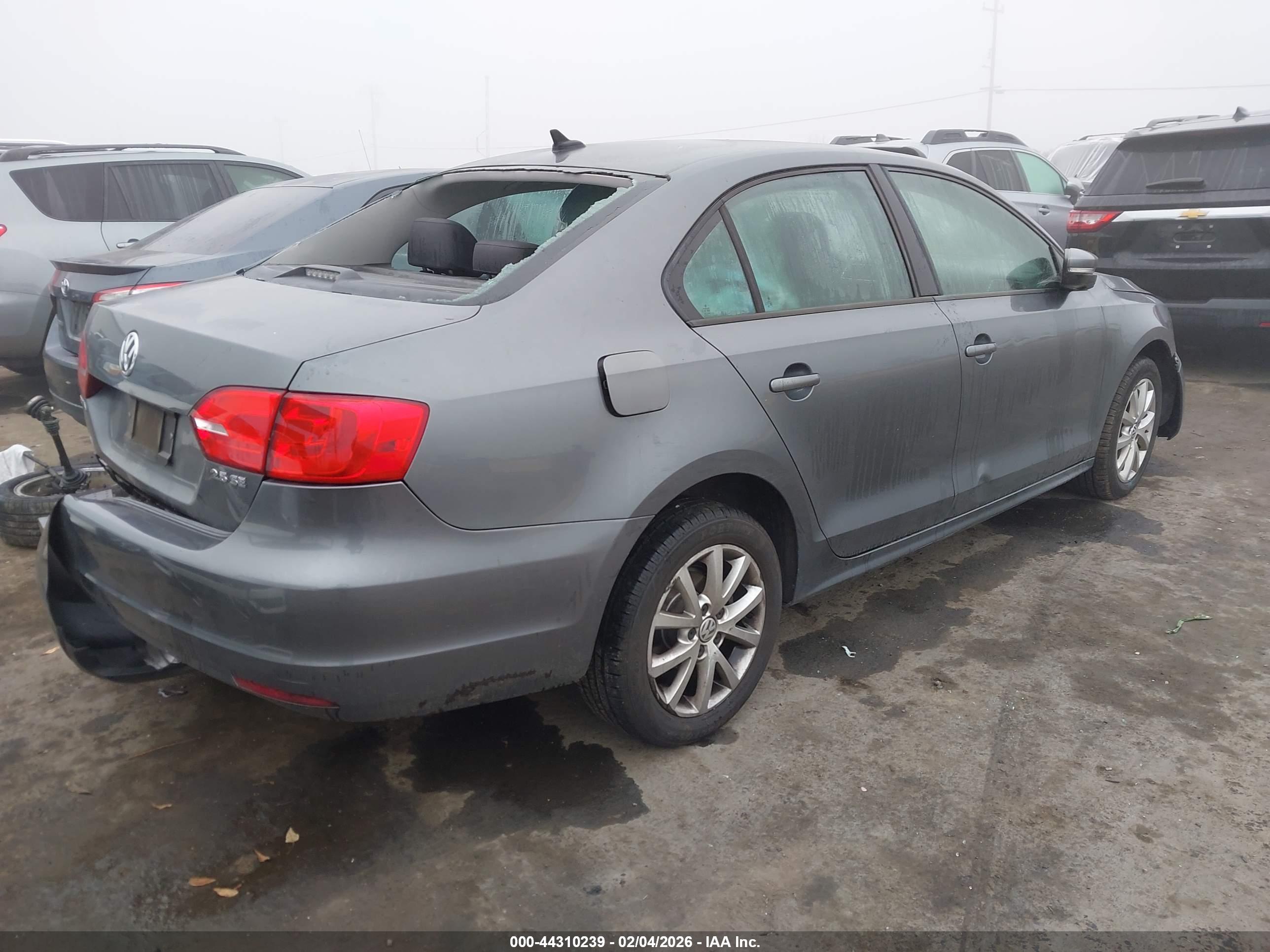 VOLKSWAGEN JETTA image 4