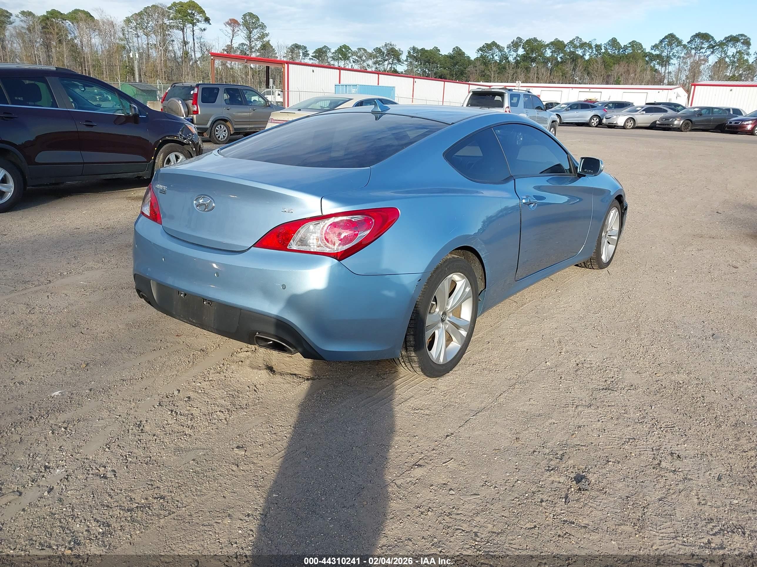 HYUNDAI GENESIS image 4