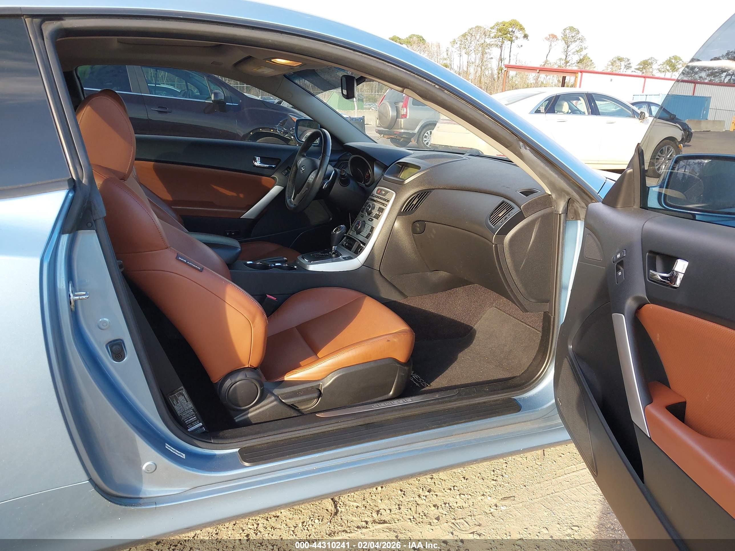 HYUNDAI GENESIS image 5