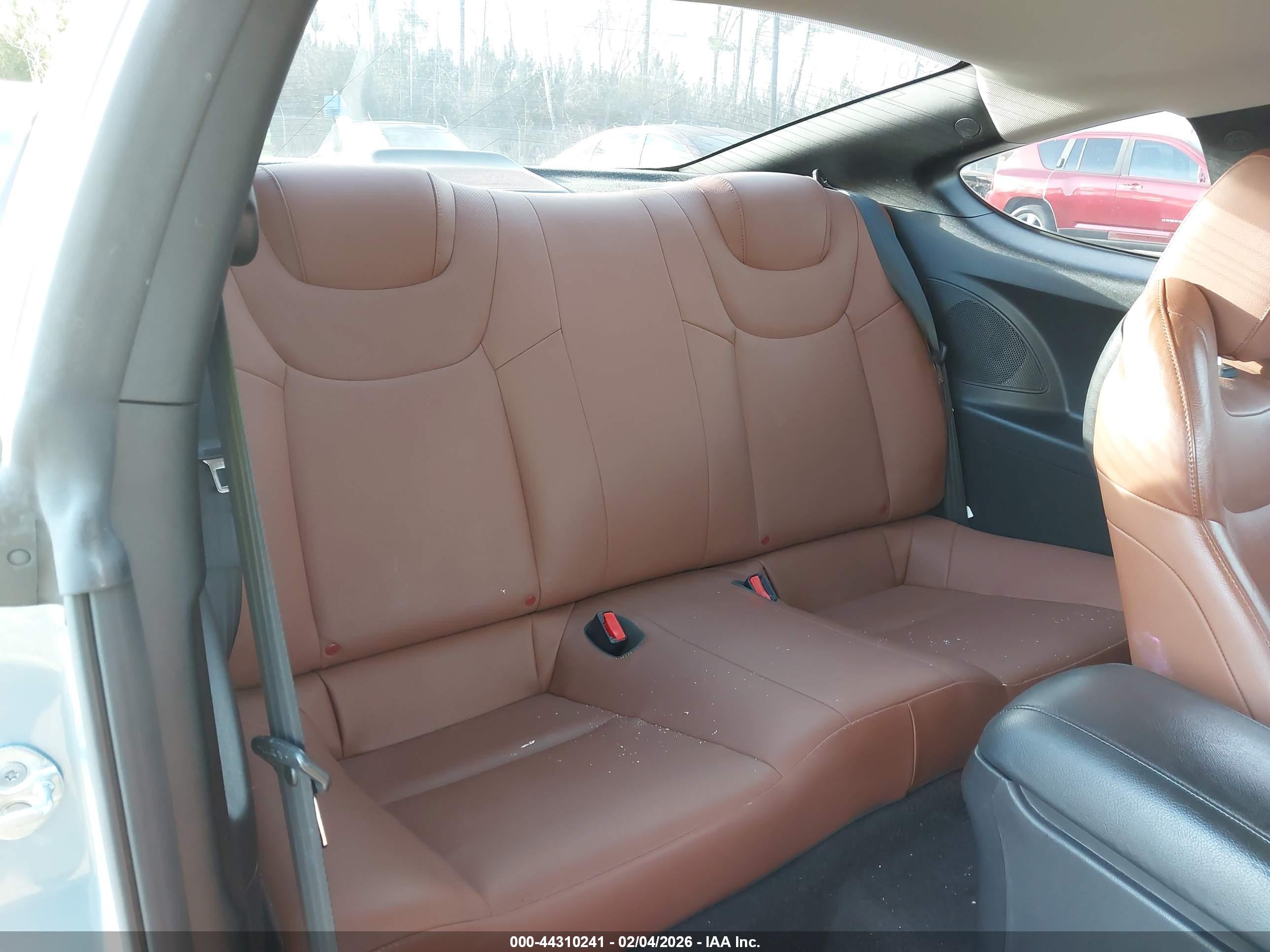 HYUNDAI GENESIS image 8