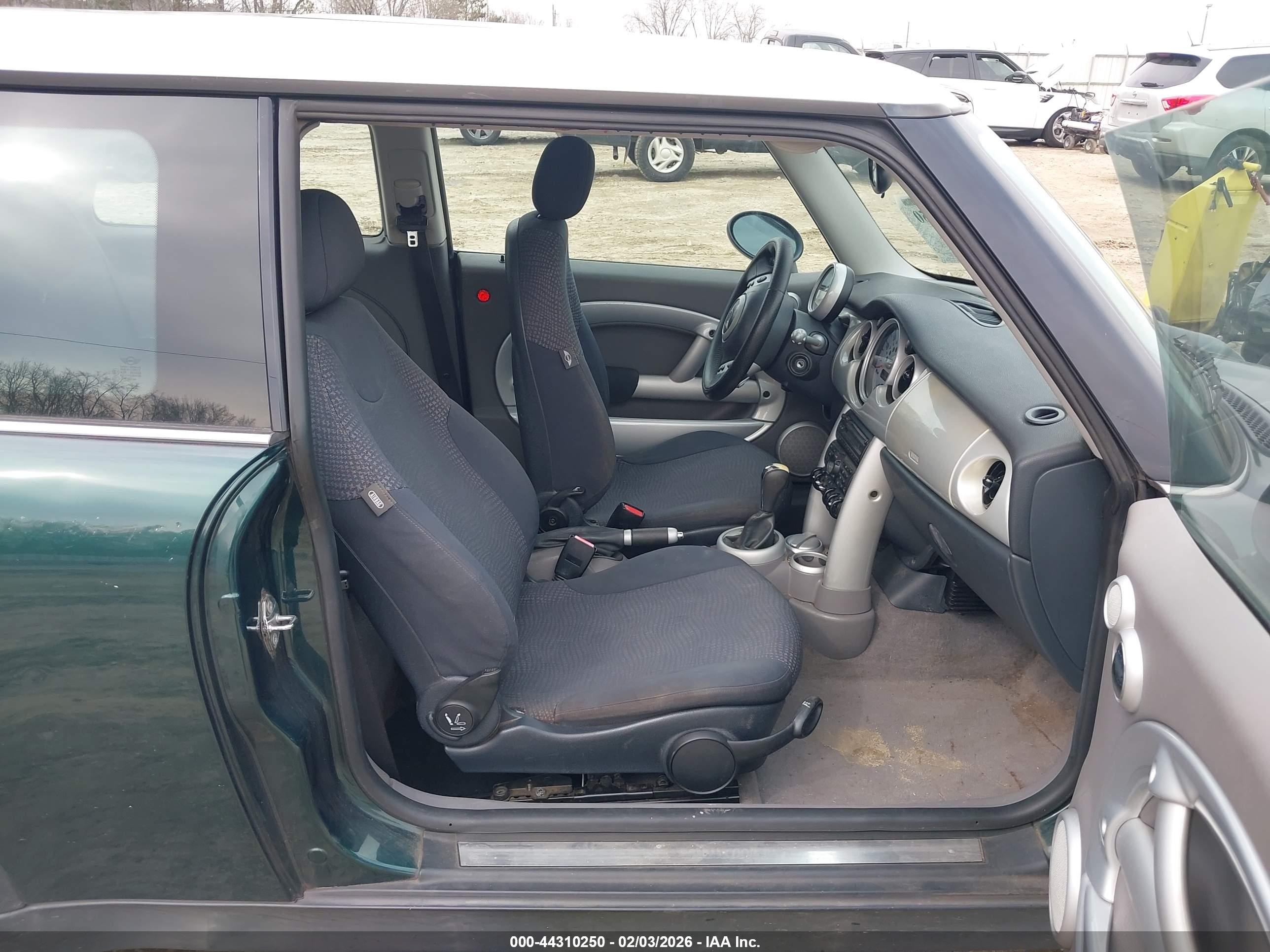 MINI COOPER image 5