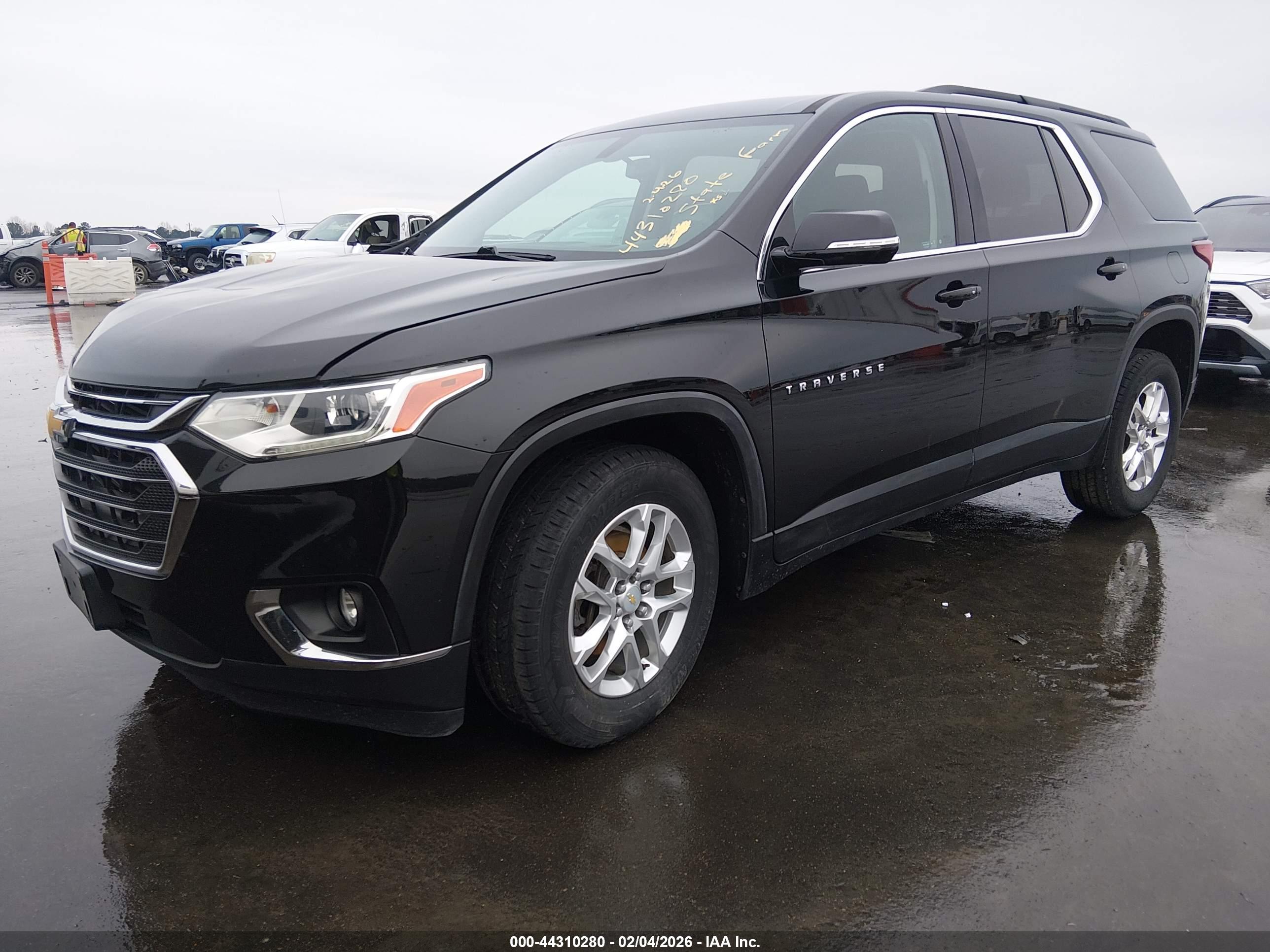 CHEVROLET TRAVERSE image 2