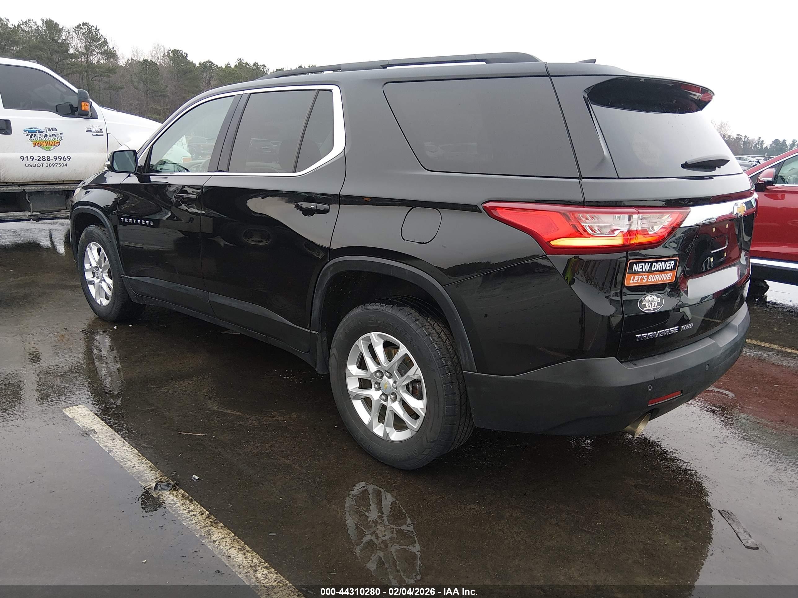 CHEVROLET TRAVERSE image 3