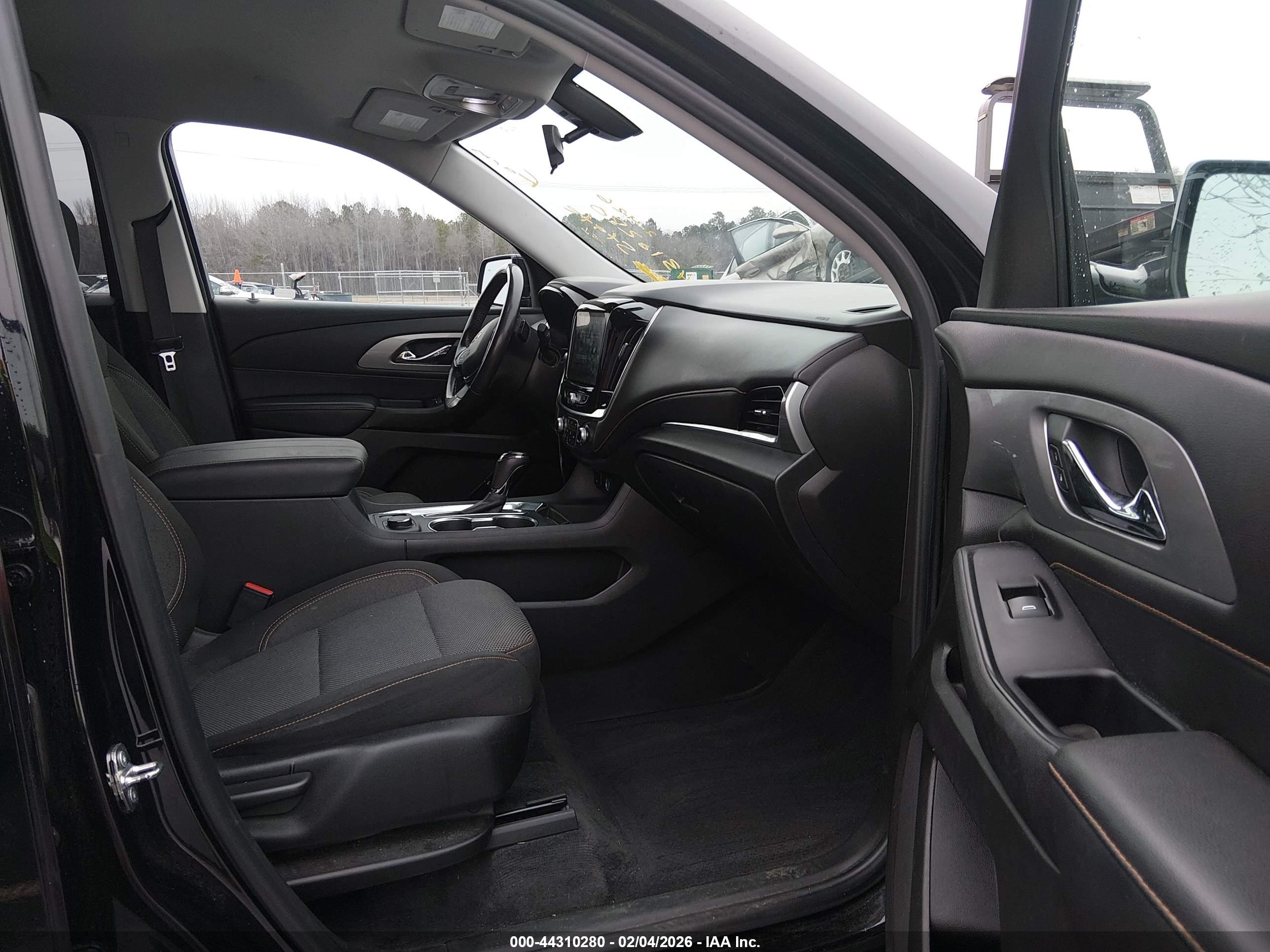 CHEVROLET TRAVERSE image 5