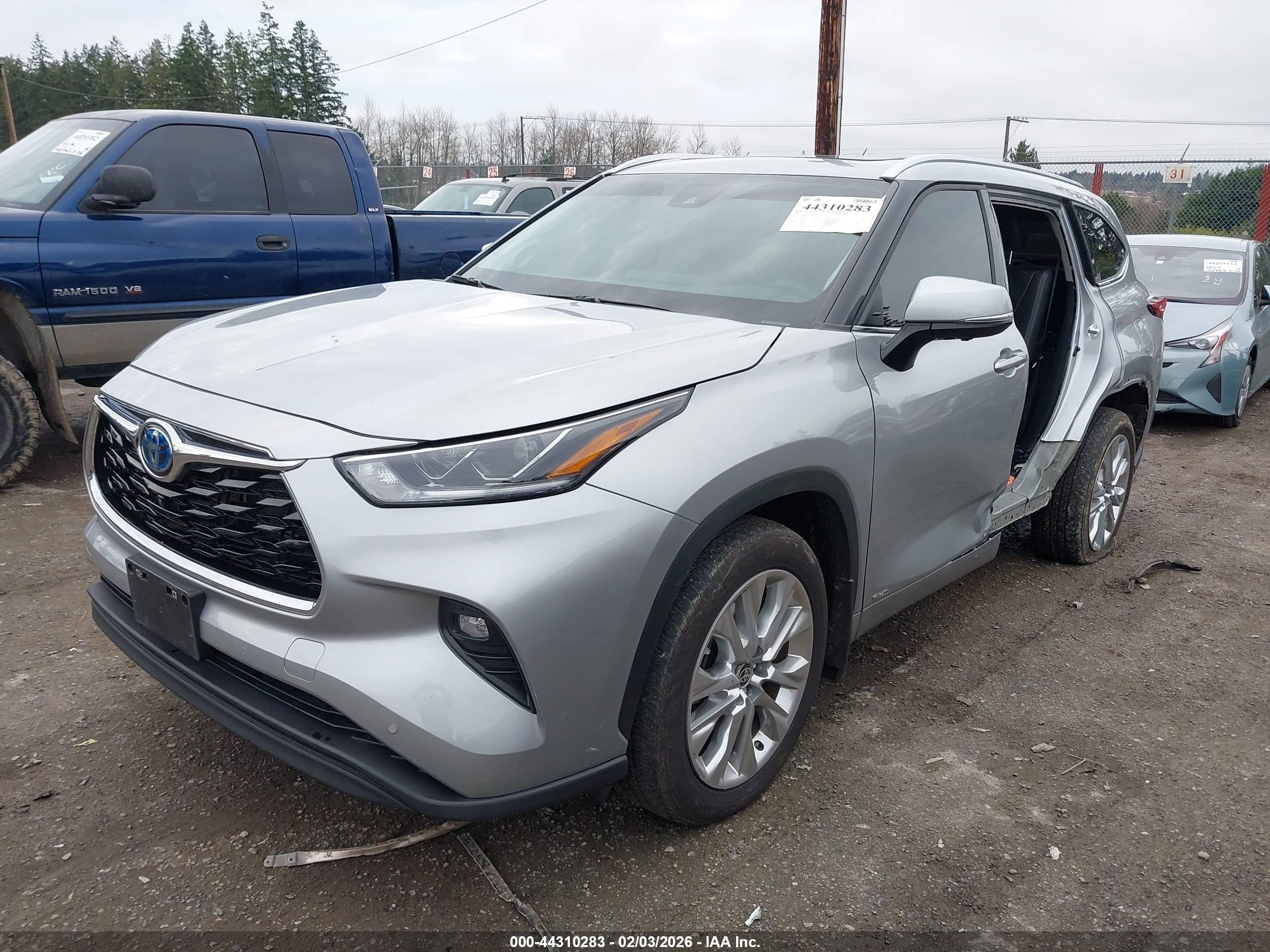 TOYOTA HIGHLANDER image 2