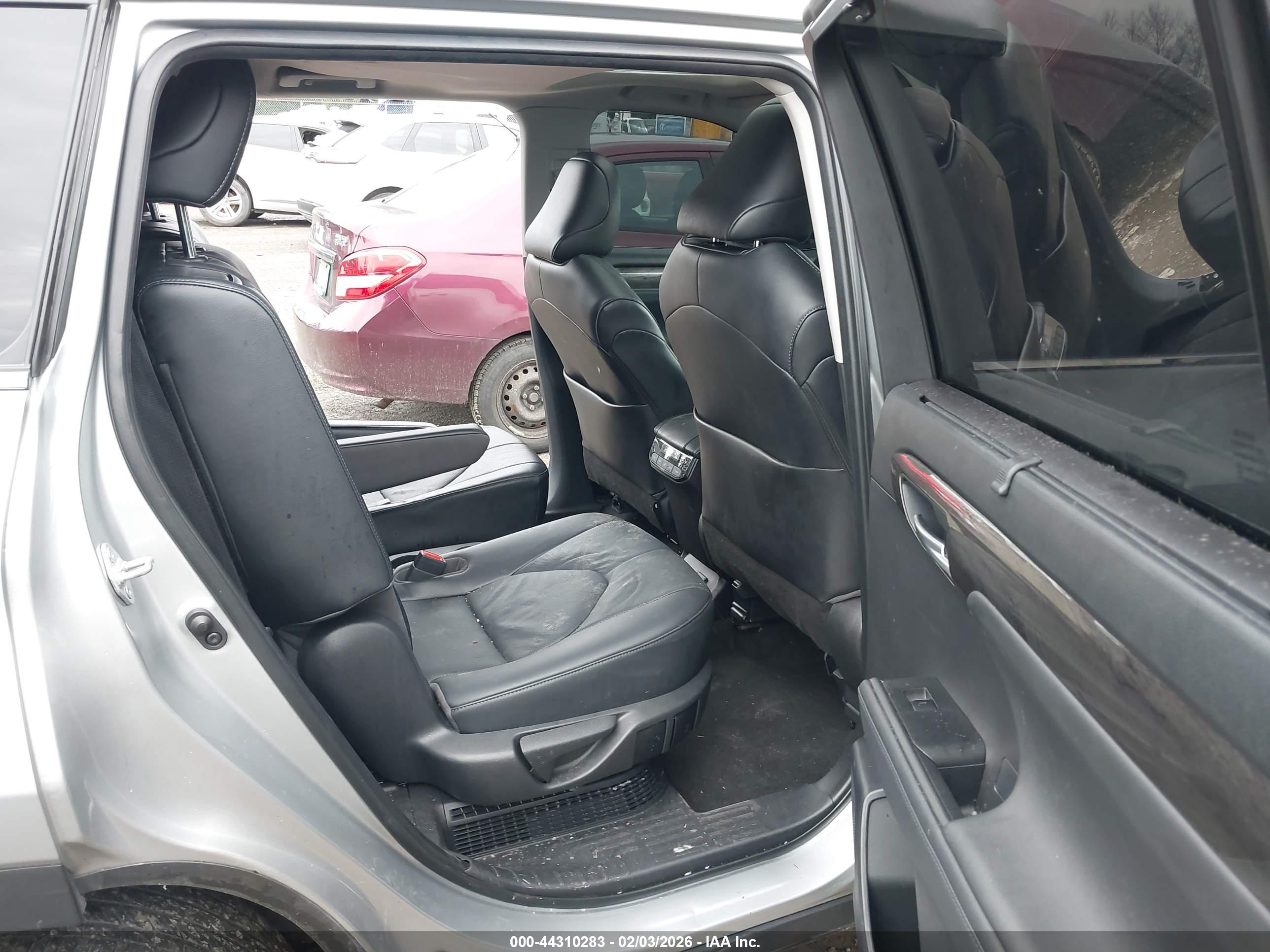 TOYOTA HIGHLANDER image 8