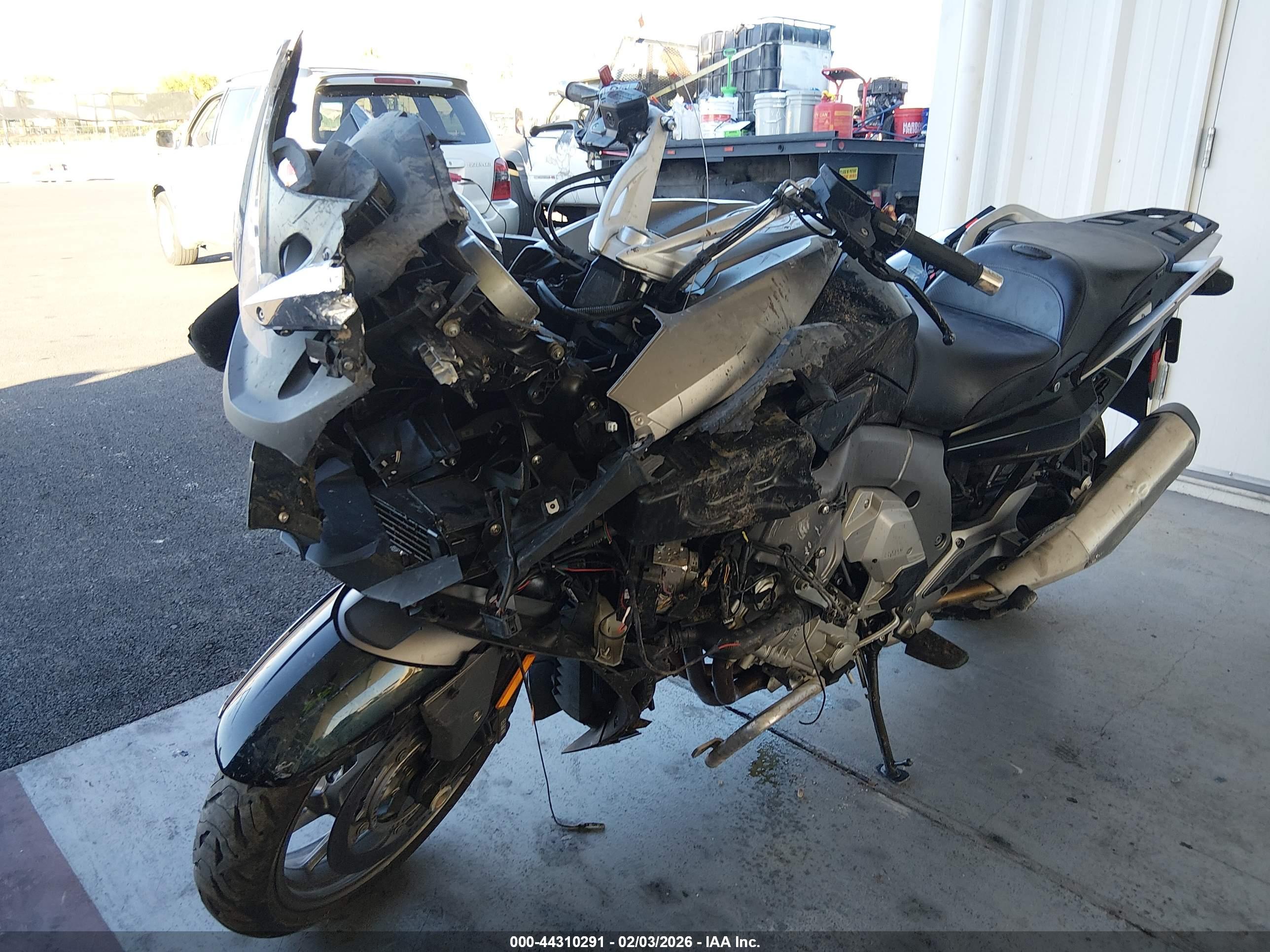 BMW K1600 image 2